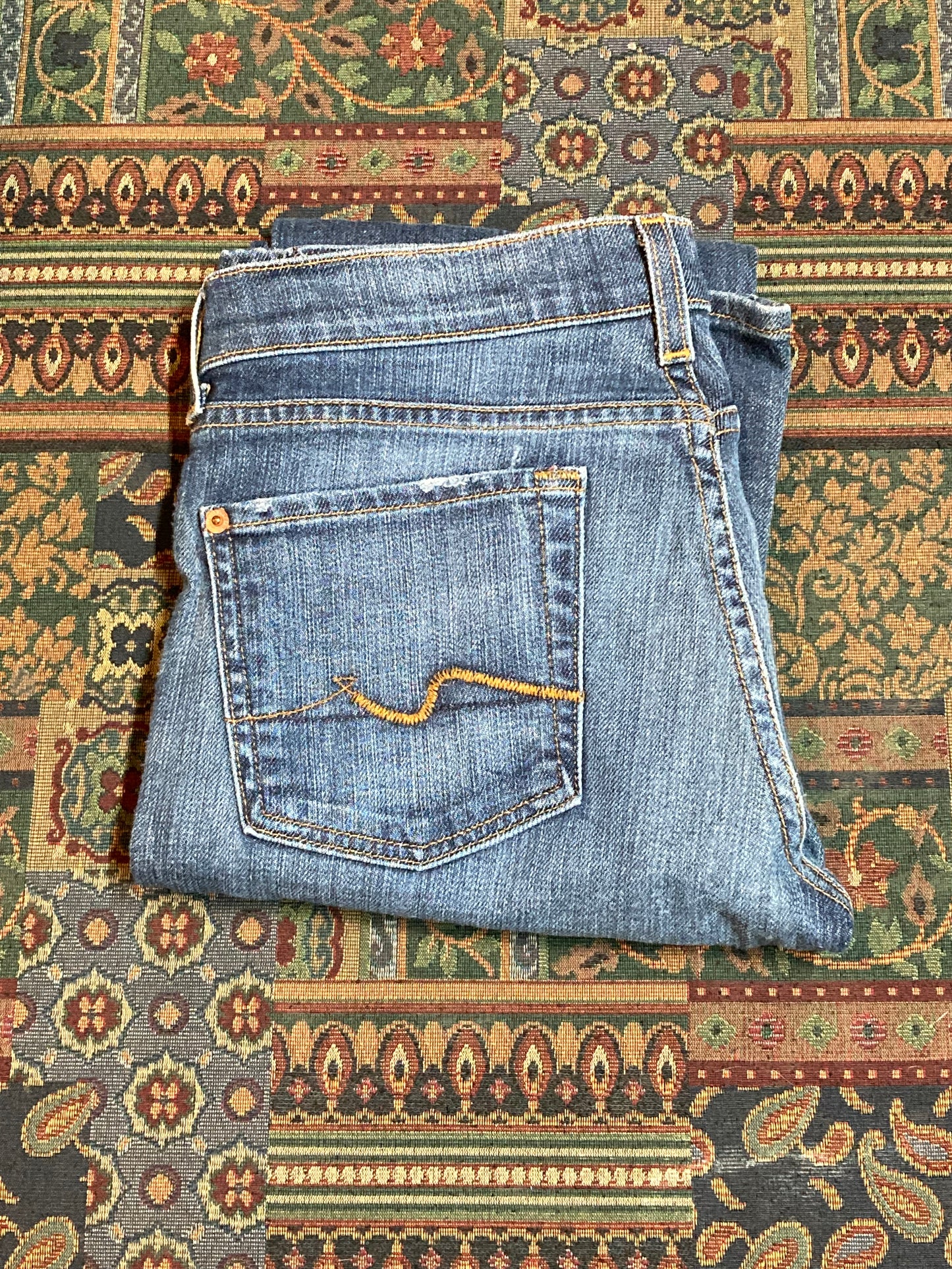 Kingspier Vintage - For All Mankind Denim Jeans - 30”x31.5”
Size 28
Low rise
Medium wash
Boot cut
Style - U075080U-080U
99% Cotton/ 2% /elastane
Made in USA
