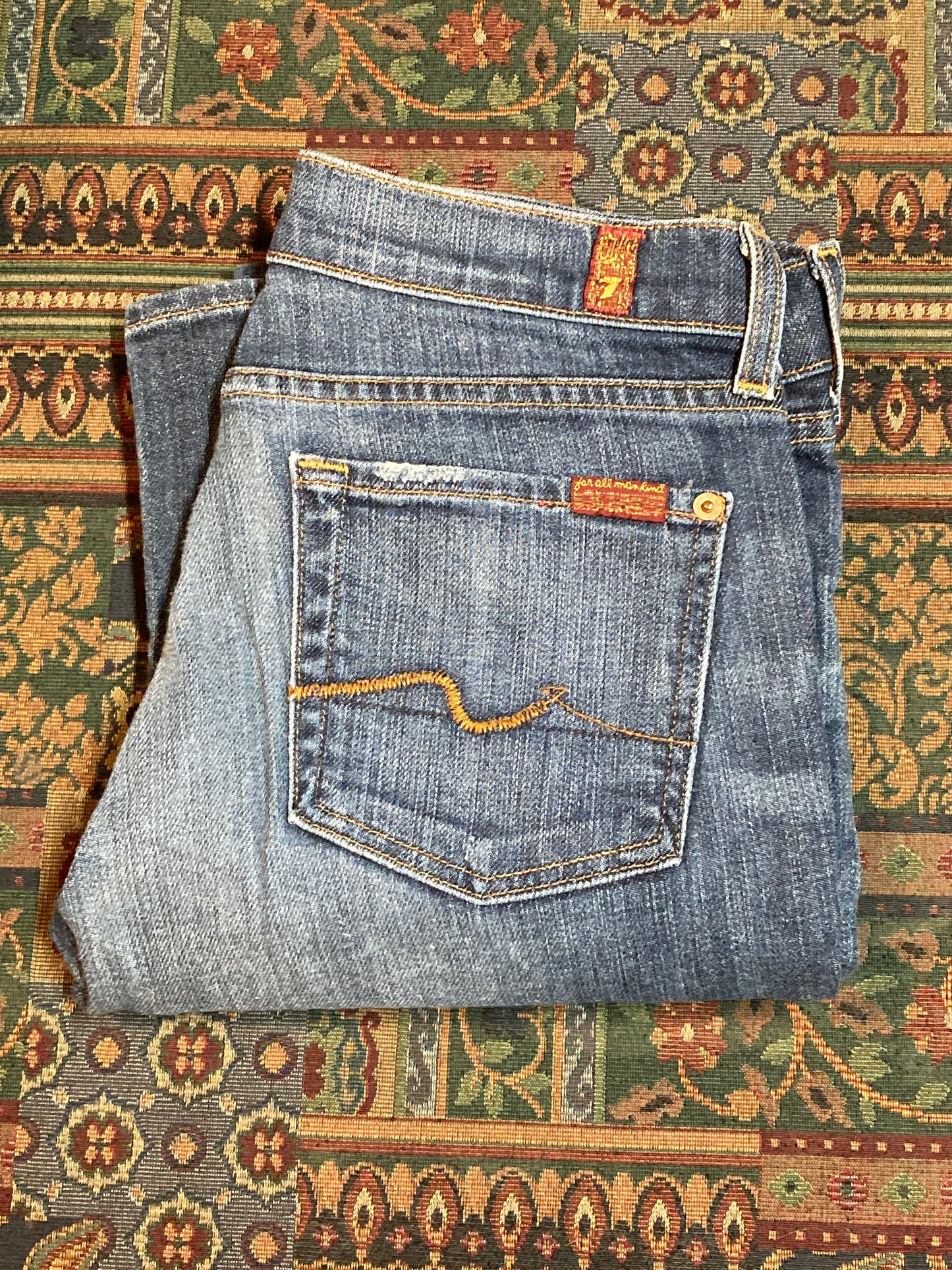 Kingspier Vintage - For All Mankind Denim Jeans - 30”x31.5”
Size 28
Low rise
Medium wash
Boot cut
Style - U075080U-080U
99% Cotton/ 2% /elastane
Made in USA
