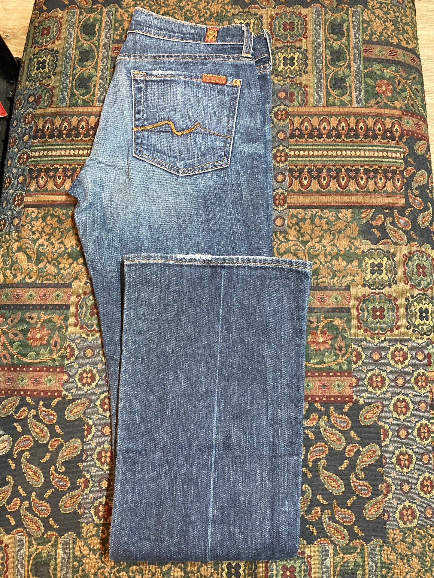 Kingspier Vintage - For All Mankind Denim Jeans - 30”x31.5”
Size 28
Low rise
Medium wash
Boot cut
Style - U075080U-080U
99% Cotton/ 2% /elastane
Made in USA