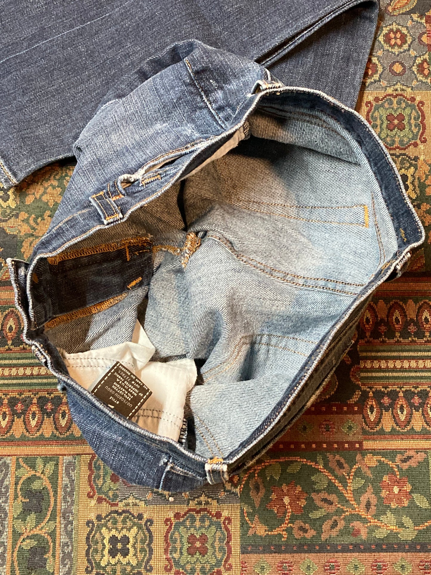 Kingspier Vintage - For All Mankind Denim Jeans - 30”x31.5”
Size 28
Low rise
Medium wash
Boot cut
Style - U075080U-080U
99% Cotton/ 2% /elastane
Made in USA
