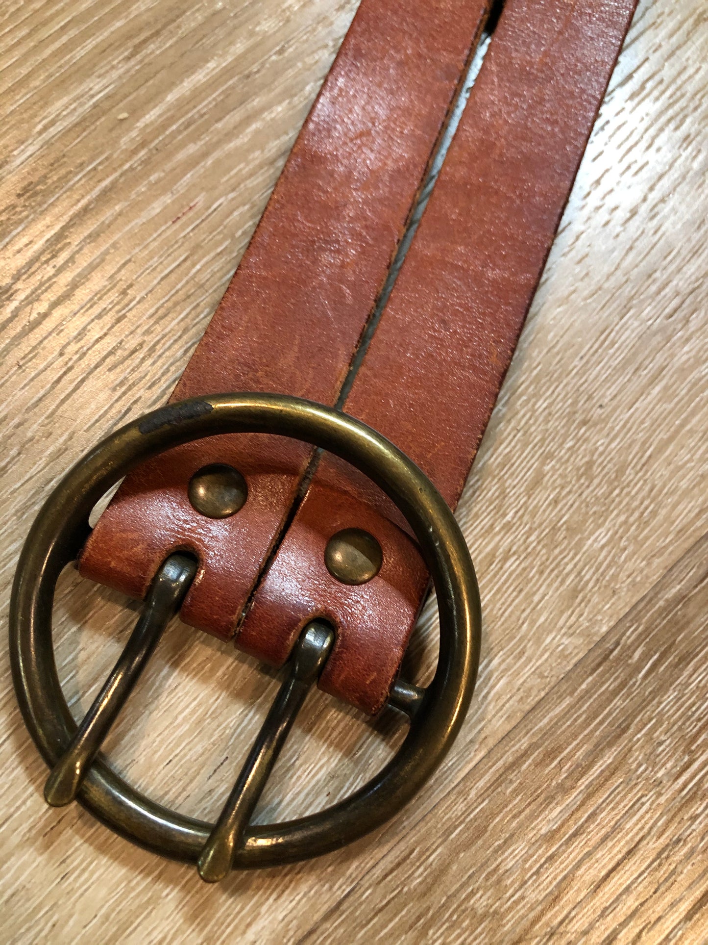 Kingspier Vintage - Brown leather belt with decorative leather stitching and brass circle buckle.