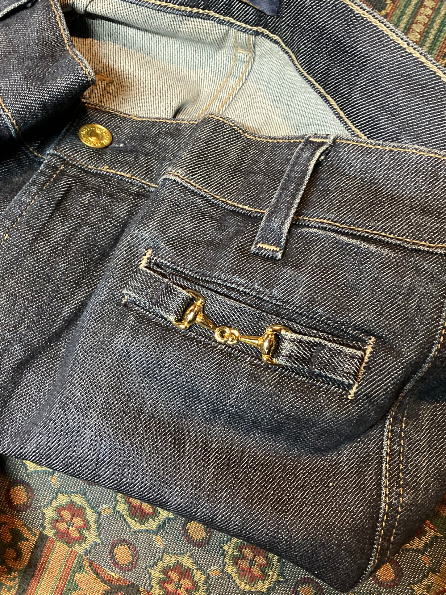 Kingspier Vintage -7 For All Mankind Denim Jeans - 30”x31”
Style P257080U-080U
Low rise
Slim cut
Dark wash
Brass buttons and details
98% Cotton/ 2% Lycra
Made in USA