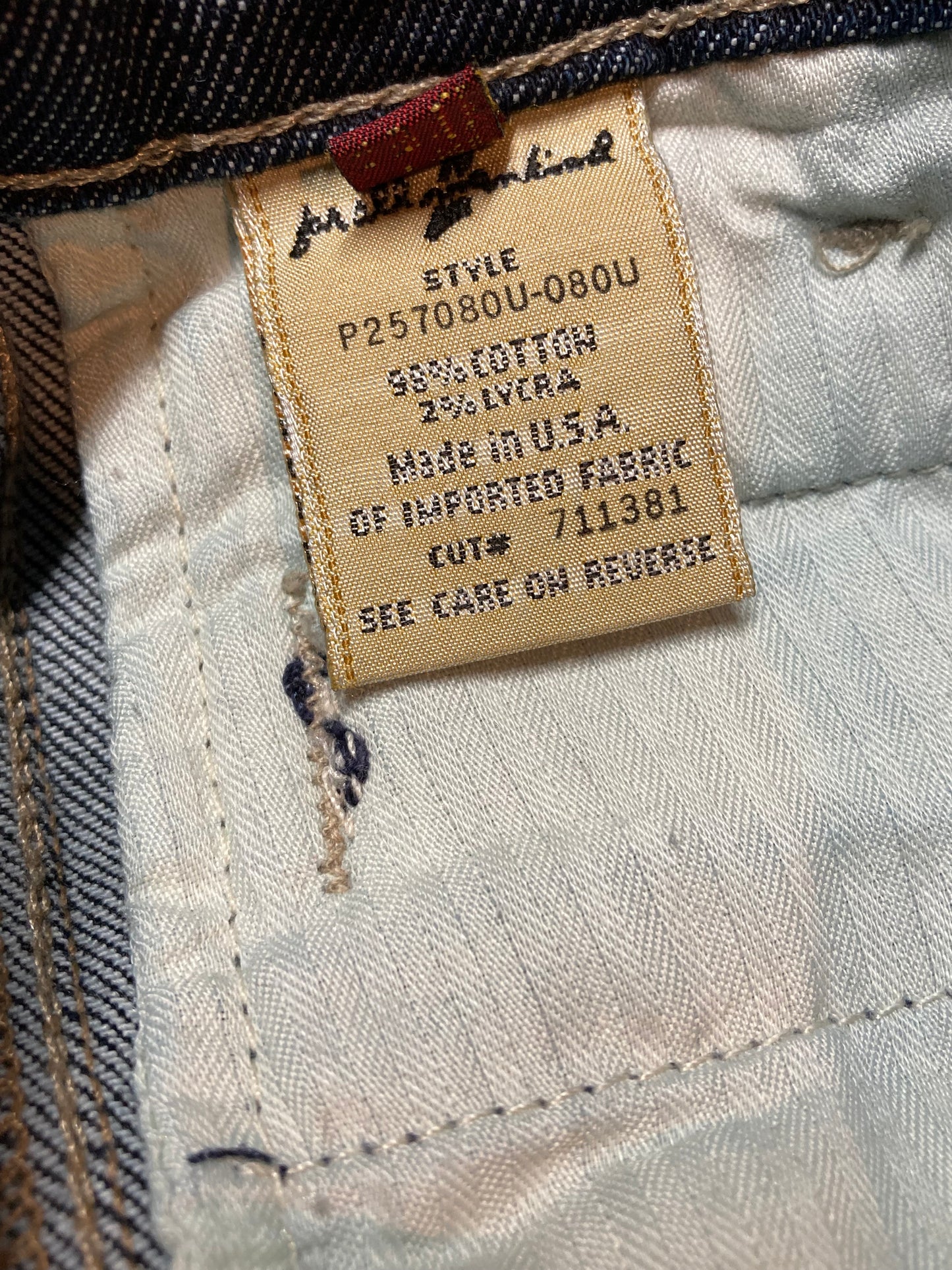 Kingspier Vintage -7 For All Mankind Denim Jeans - 30”x31”
Style P257080U-080U
Low rise
Slim cut
Dark wash
Brass buttons and details
98% Cotton/ 2% Lycra
Made in USA