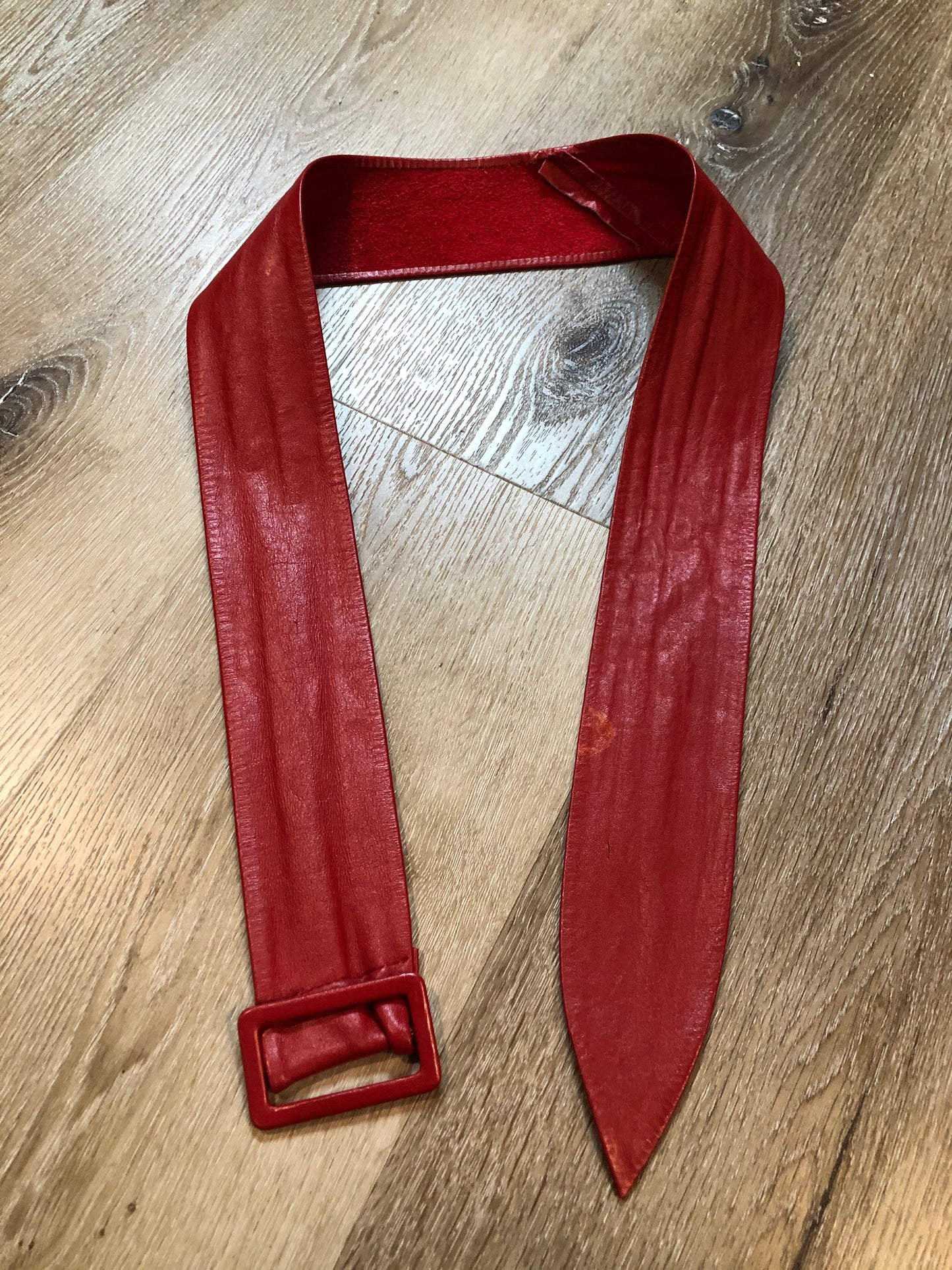 Kingspier Vintage - Vintage 80’s red leather belt.