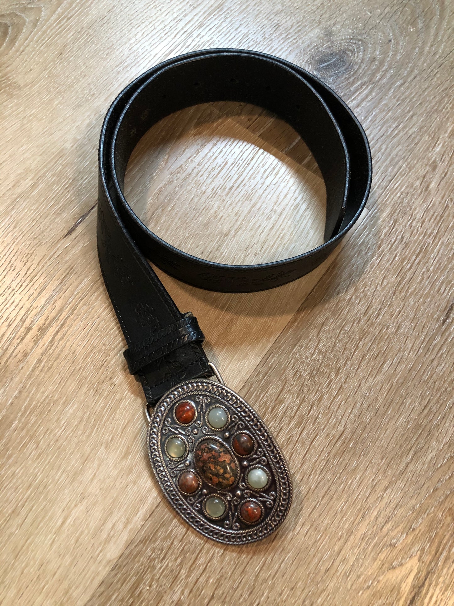 Kingspier Vintage - Brown leather belt with floral tooling and belt buckle adorned with multi-coloured stones