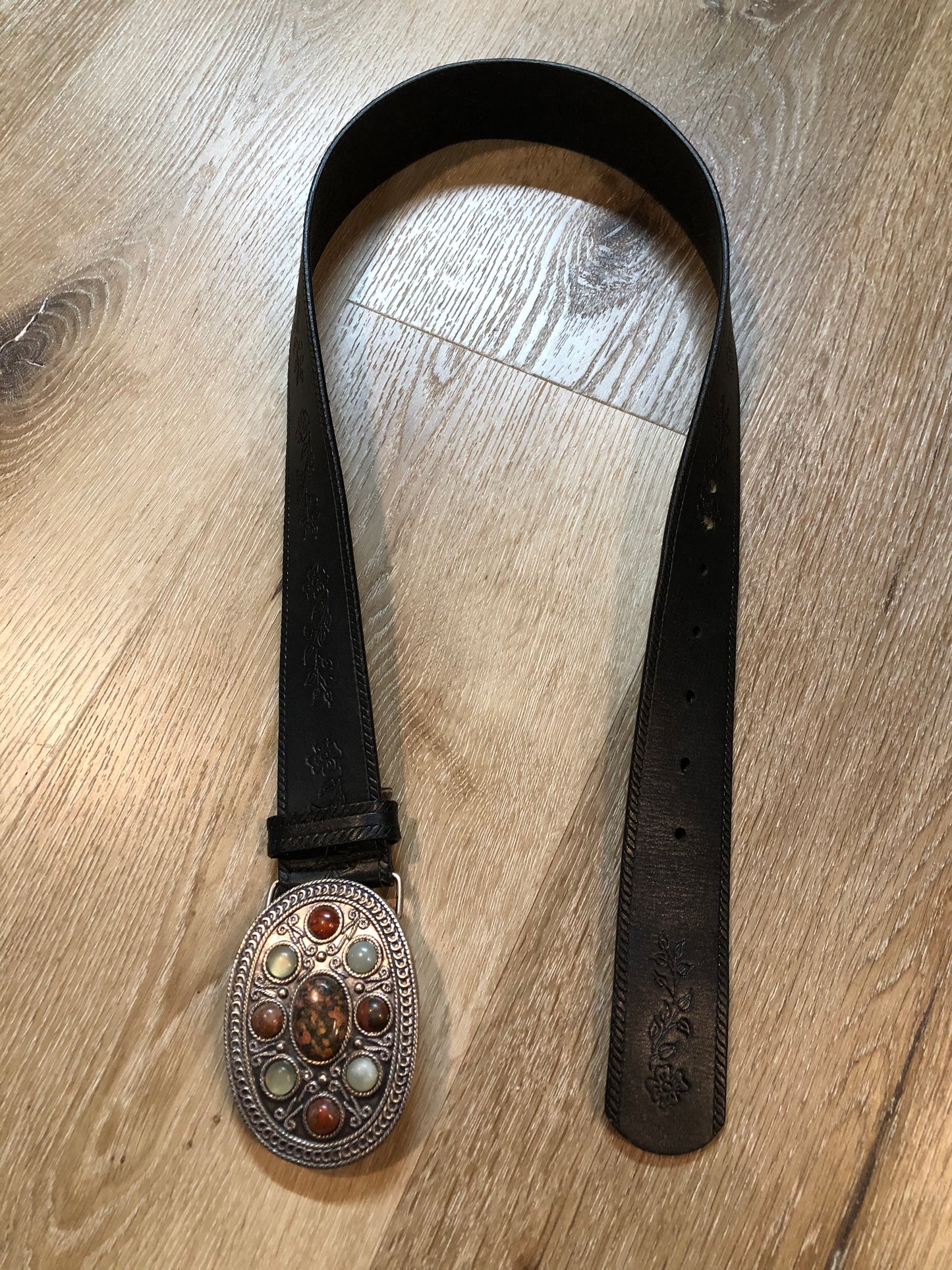 Kingspier Vintage - Brown leather belt with floral tooling and belt buckle adorned with multi-coloured stones