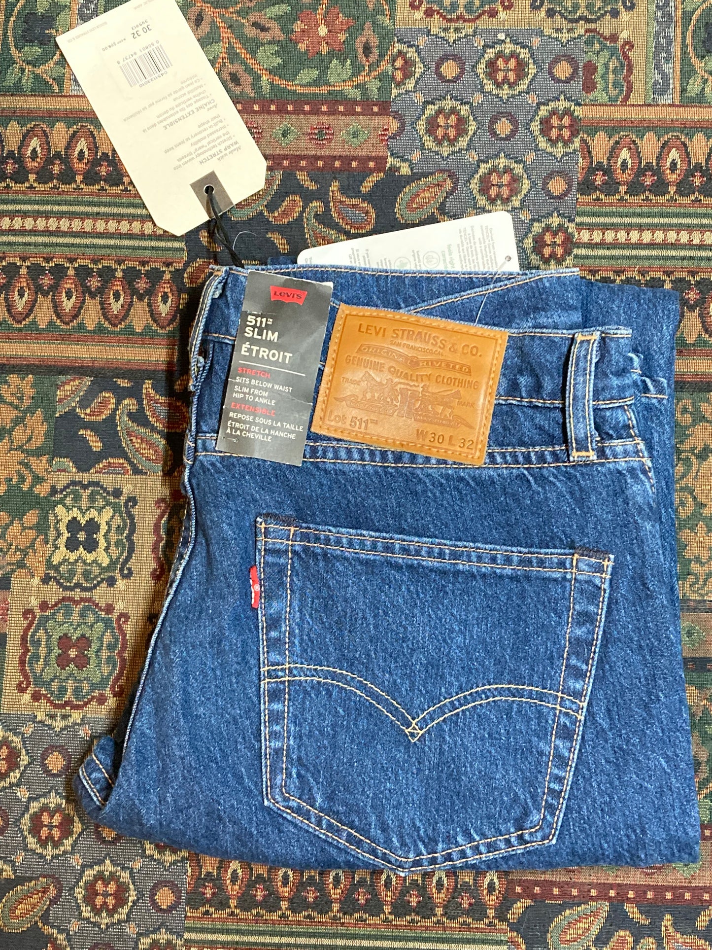Kingspier Vintage - Levi’s 511 Slim Red Tab - 31”x30”
NWT
Lower rise
Slim fit
Made with Tencel for stretch
Marked 30”-”x32”
Made in Poland