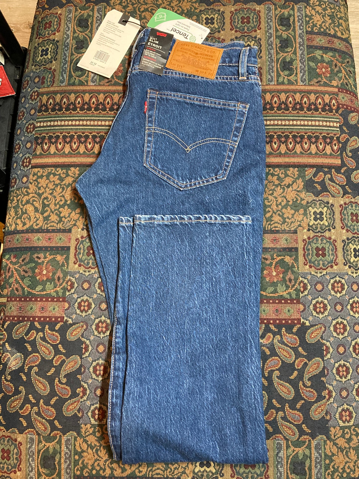 Kingspier Vintage - Levi’s 511 Slim Red Tab - 31”x30”
NWT
Lower rise
Slim fit
Made with Tencel for stretch
Marked 30”-”x32”
Made in Poland