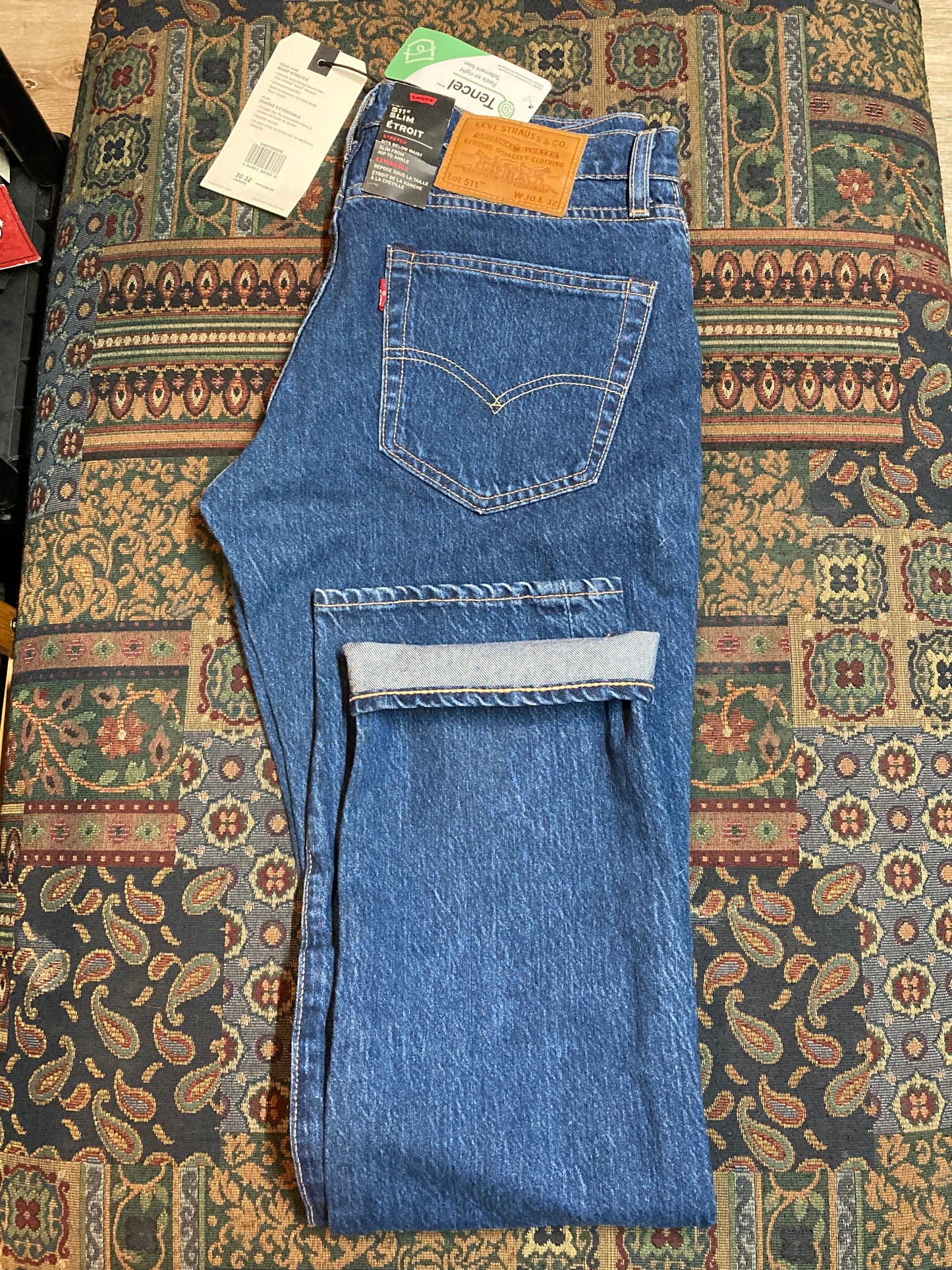 Kingspier Vintage - Levi’s 511 Slim Red Tab - 31”x30”
NWT
Lower rise
Slim fit
Made with Tencel for stretch
Marked 30”-”x32”
Made in Poland