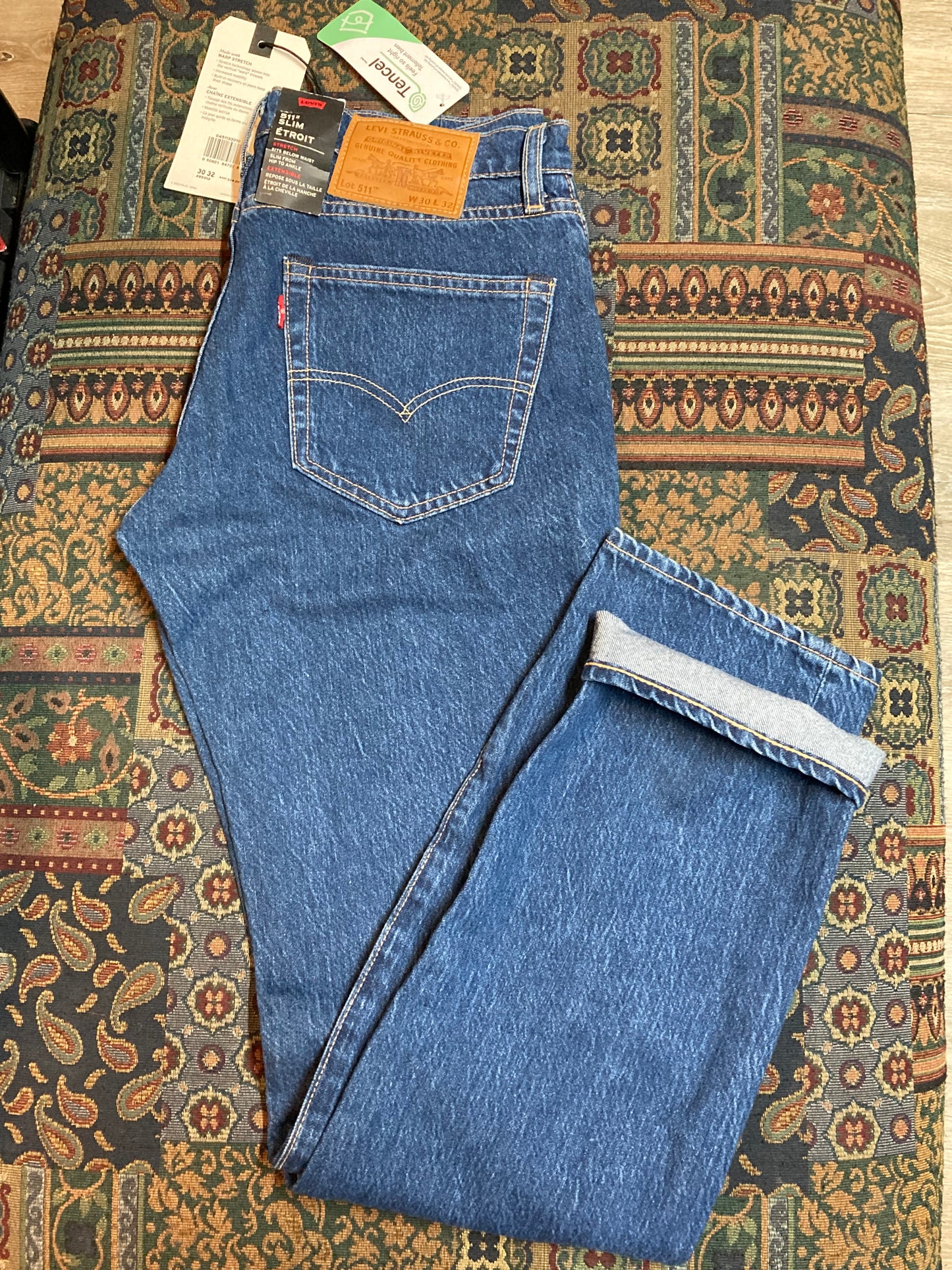 Kingspier Vintage - Levi’s 511 Slim Red Tab - 31”x30”
NWT
Lower rise
Slim fit
Made with Tencel for stretch
Marked 30”-”x32”
Made in Poland