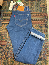 Load image into Gallery viewer, Kingspier Vintage - Levi’s 511 Slim Red Tab - 31”x30”

NWT

Lower rise

Slim fit

Made with Tencel for stretch

Marked 30”-”x32”

Made in Poland
