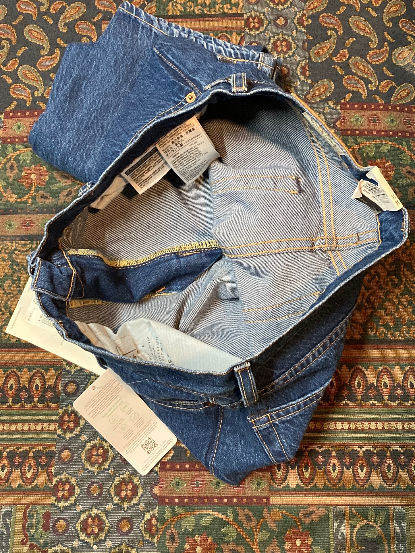 Kingspier Vintage - Levi’s 511 Slim Red Tab - 31”x30”
NWT
Lower rise
Slim fit
Made with Tencel for stretch
Marked 30”-”x32”
Made in Poland