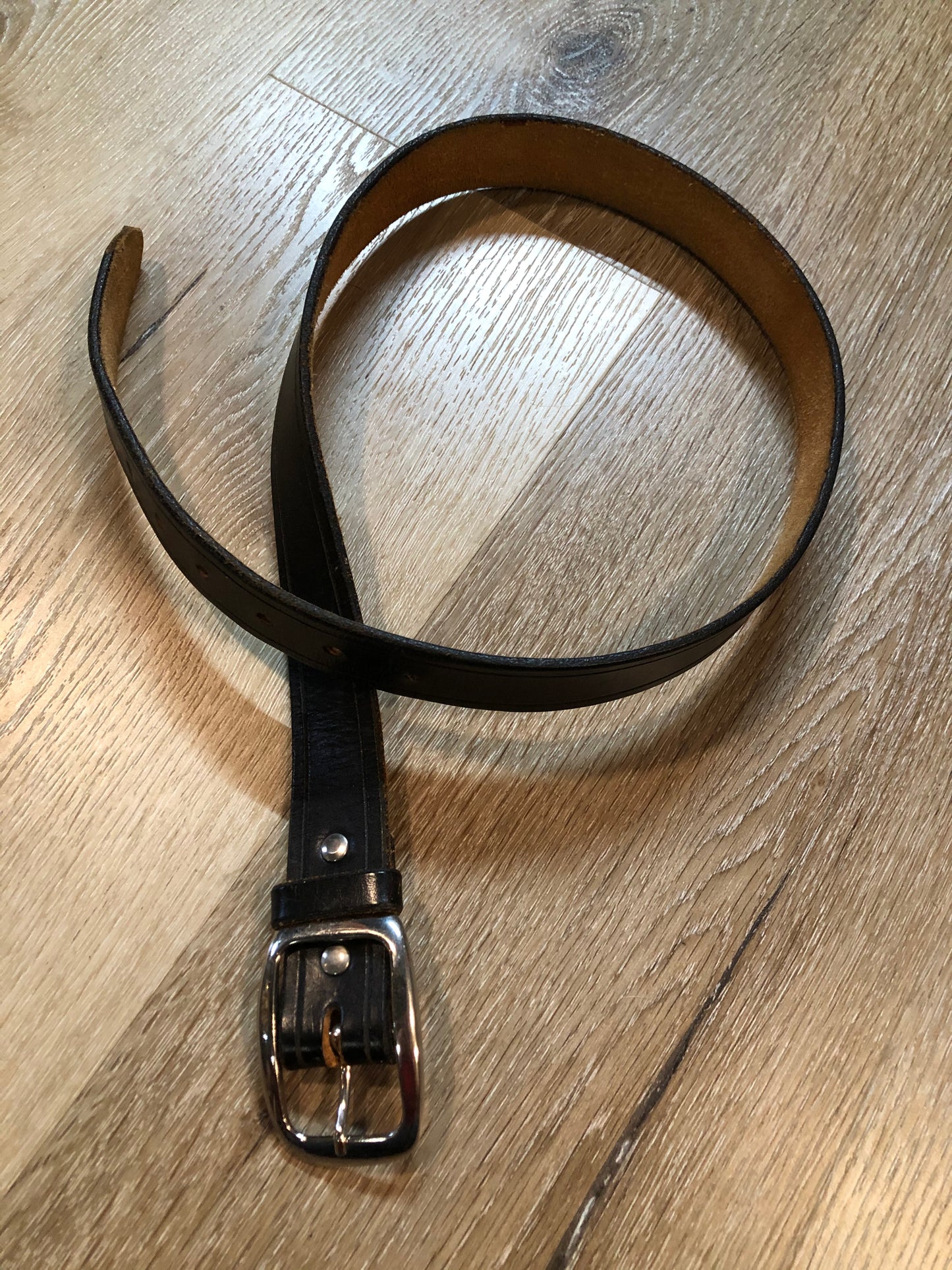 Kingspier Vintage - Skinny black leather belt with silver hardware.