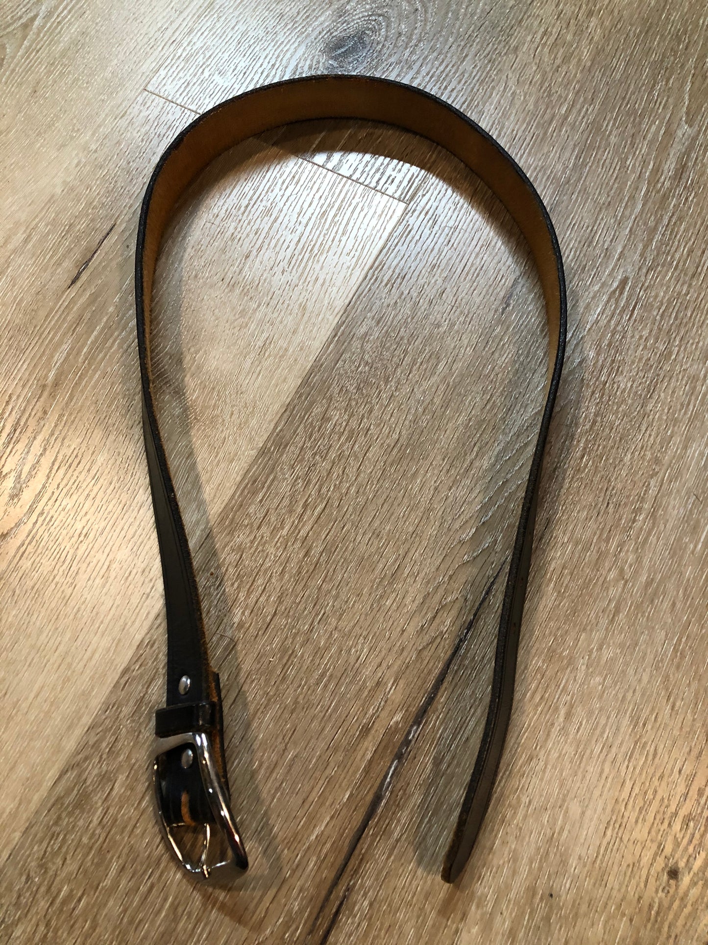 Kingspier Vintage - Skinny black leather belt with silver hardware.