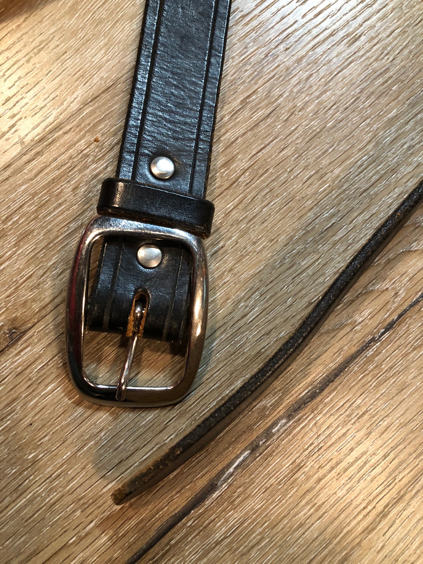 Kingspier Vintage - Skinny black leather belt with silver hardware.