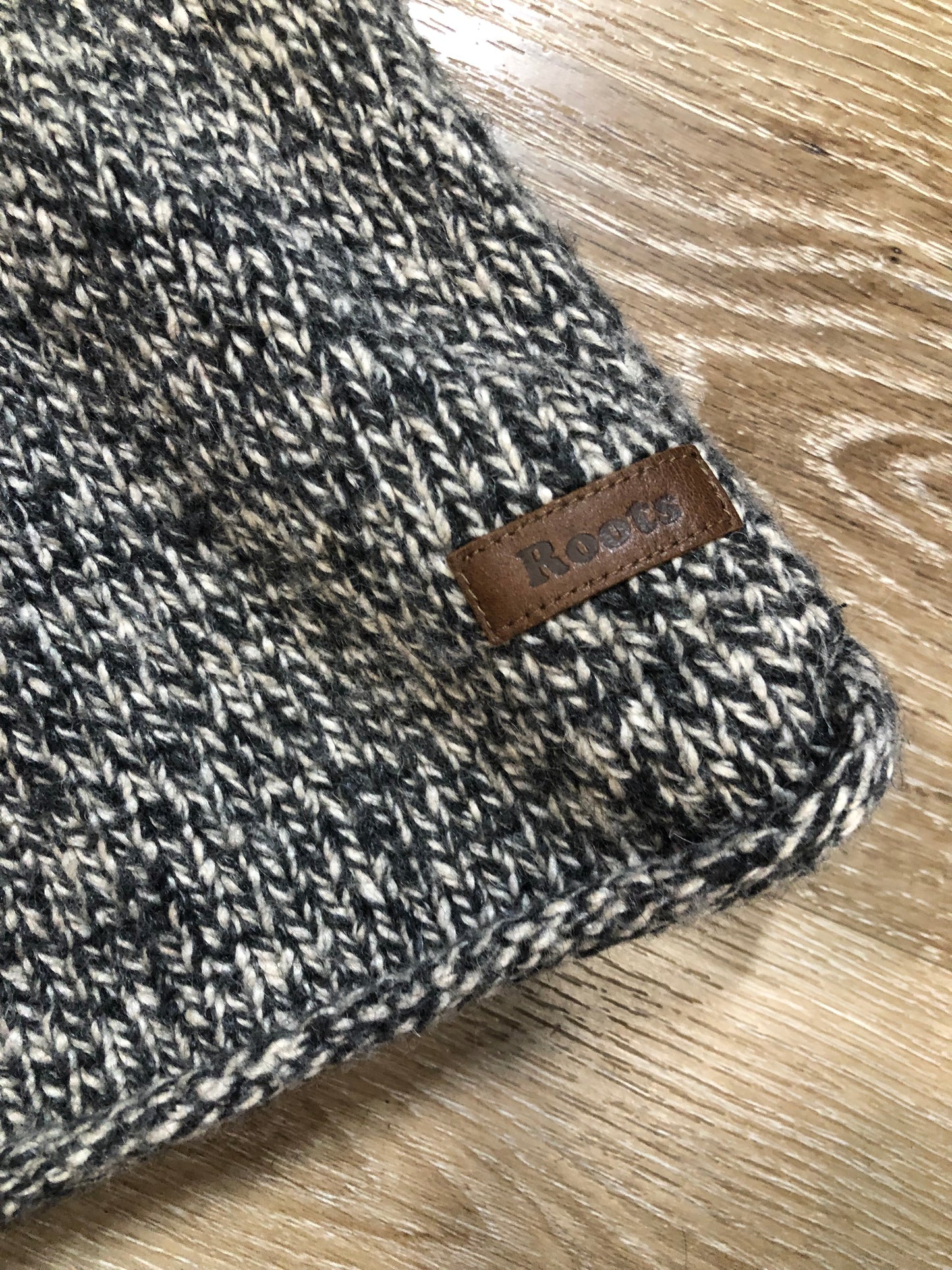 Kingspier Vintage - Roots wool blend crew neck sweater with signature cabin stripe,
Size XS