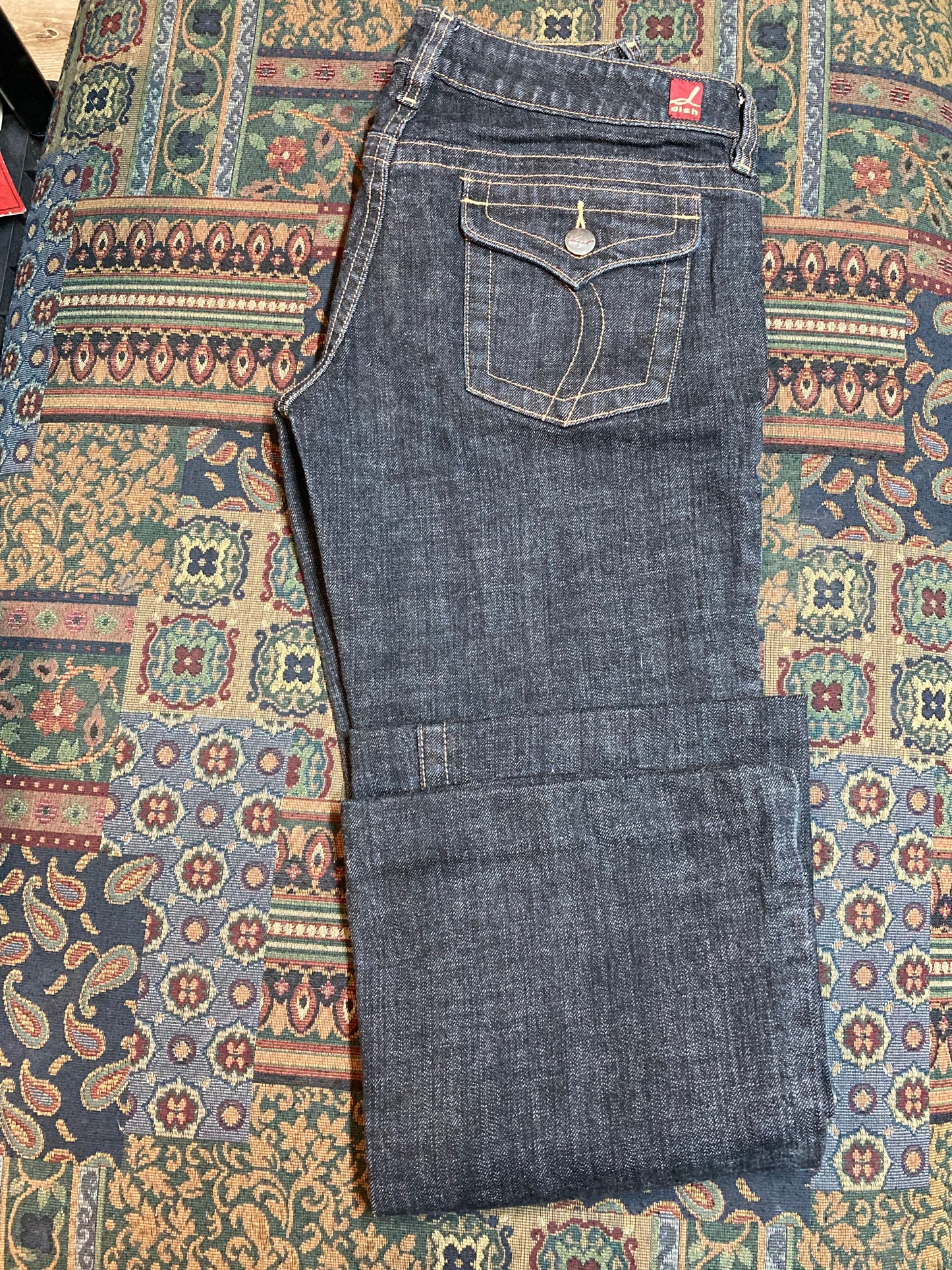 Kingspier Vintage - Dish Deadstock Denim Wide Leg Jeans - 30”x25.5”
Size 27
Low rise
Wide leg
Back flap pockets
Dark wash
98% Cotton/ 2% Spandex
Made in Hong Kong