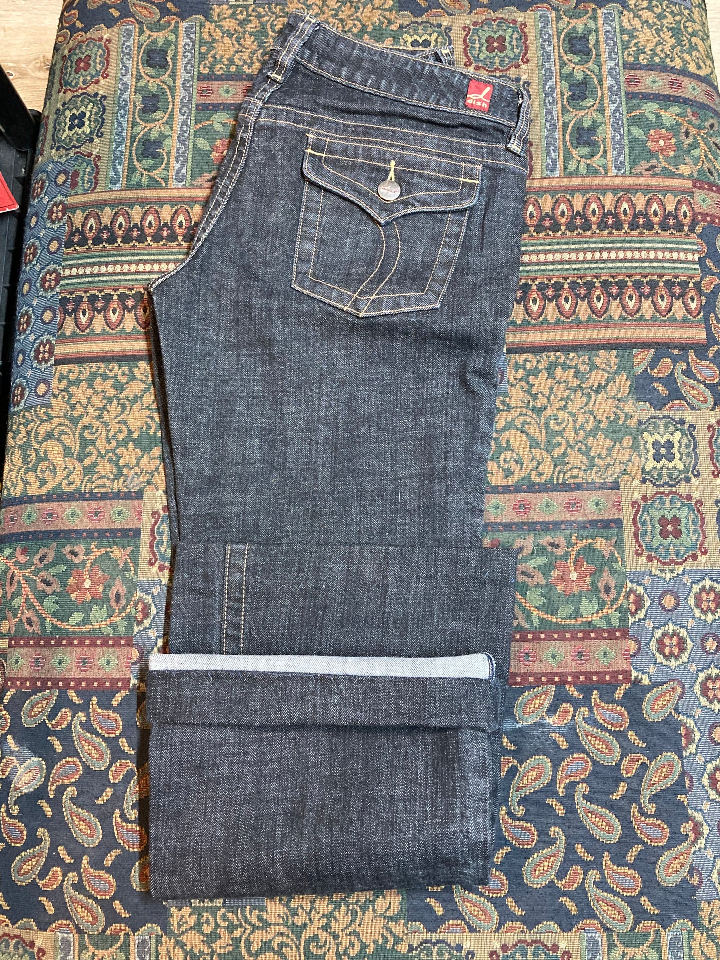 Kingspier Vintage - Dish Deadstock Denim Wide Leg Jeans - 30”x25.5”
Size 27
Low rise
Wide leg
Back flap pockets
Dark wash
98% Cotton/ 2% Spandex
Made in Hong Kong
