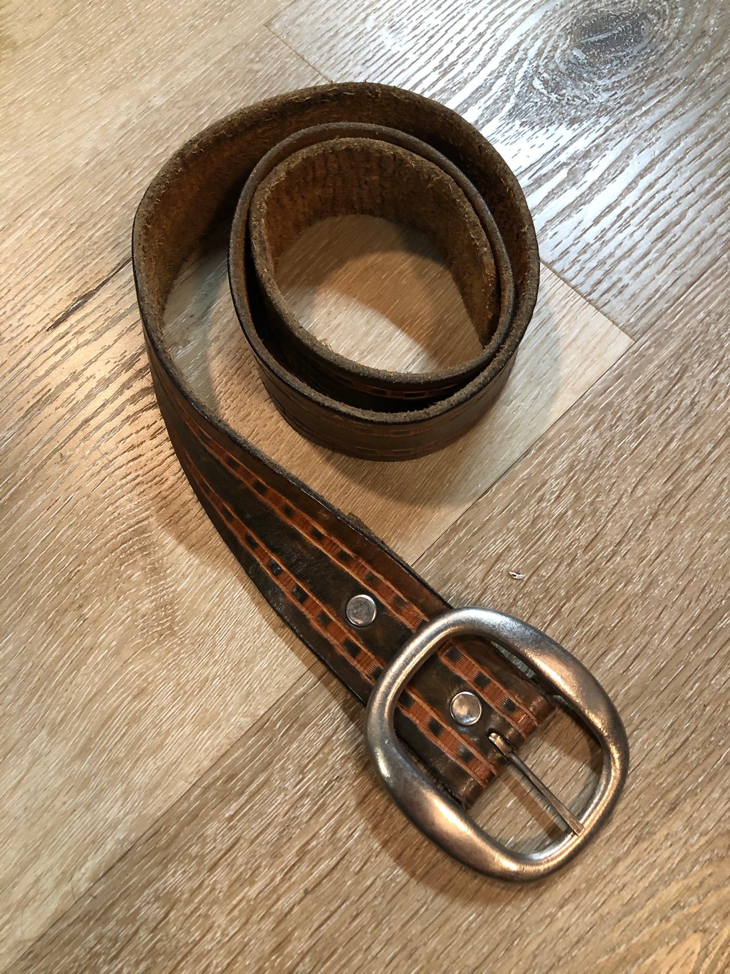 Kingspier Vintage - Brown textured leather belt with brown and dark brown square stripe motif.