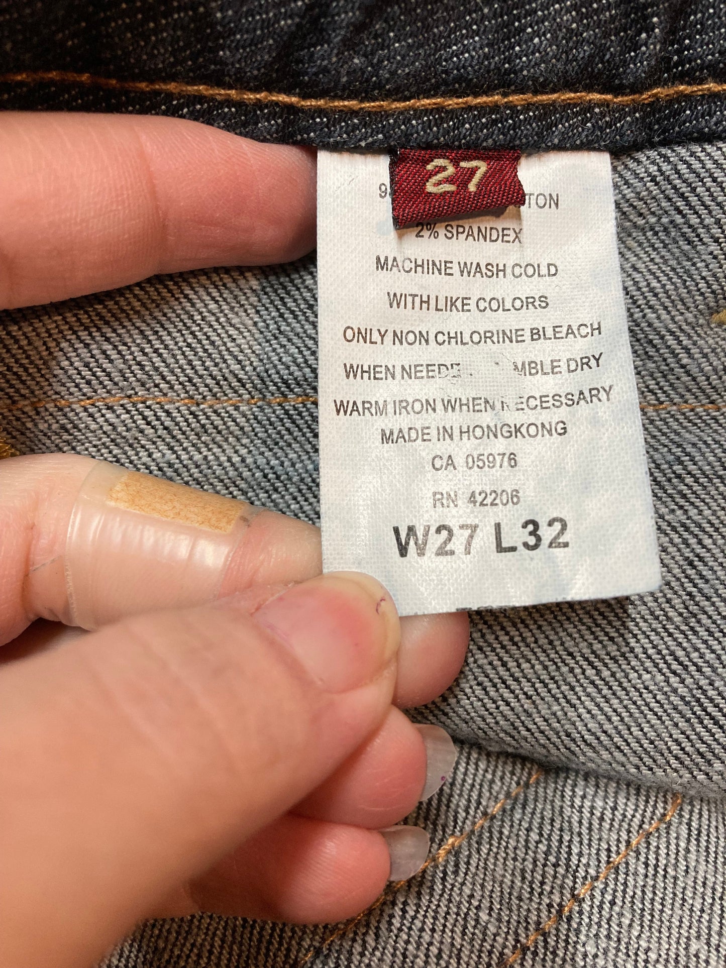 Kingspier Vintage - Dish Deadstock Denim Wide Leg Jeans - 30”x25.5”
Size 27
Low rise
Wide leg
Back flap pockets
Dark wash
98% Cotton/ 2% Spandex
Made in Hong Kong