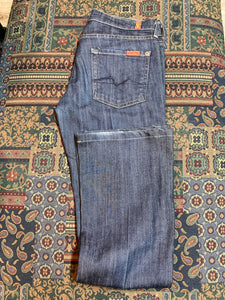 Kingspier Vintage - 7 For All Mankind Denim Jeans - 30”x30.5”

Style UO75080UIL-08OU
Cut # 713129

Size 26

Low rise

Boot cut

Dark wash

98% Cotton/ 2% Lycra

Made in USA