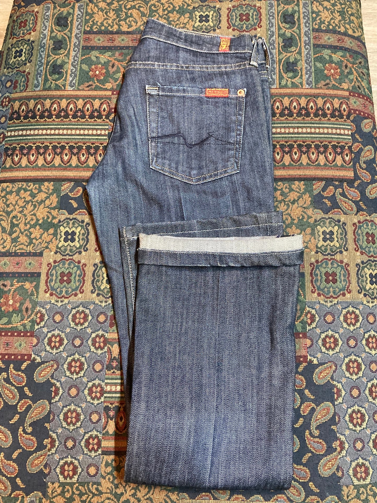 Kingspier Vintage - 7 For All Mankind Denim Jeans - 30”x30.5”
Style UO75080UIL-08OU
Cut # 713129
Size 26
Low rise
Boot cut
Dark wash
98% Cotton/ 2% Lycra
Made in USA