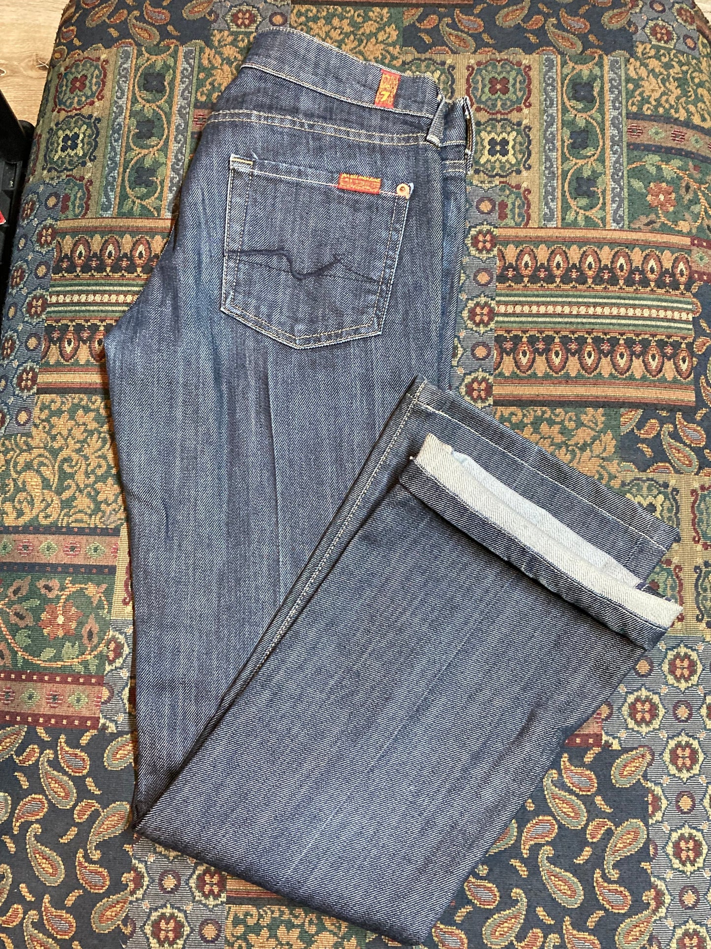Kingspier Vintage - 7 For All Mankind Denim Jeans - 30”x30.5”
Style UO75080UIL-08OU
Cut # 713129
Size 26
Low rise
Boot cut
Dark wash
98% Cotton/ 2% Lycra
Made in USA