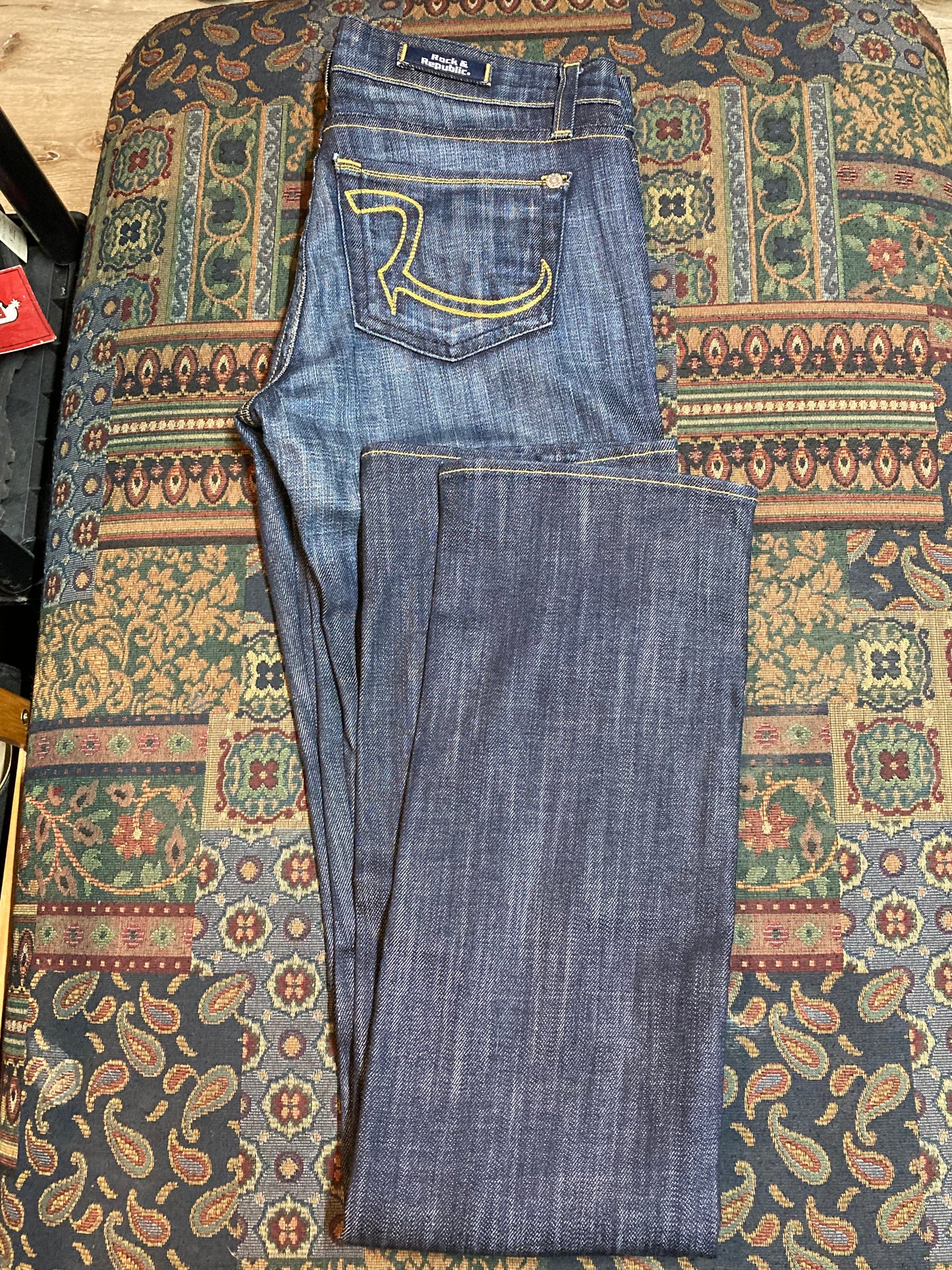 Kingspier Vintage - Rock and Republic Denim Jeans - 30”x34”
Low rise
Straight leg
Dark wash
98% Cotton/ 2% Lycra
Made in USA