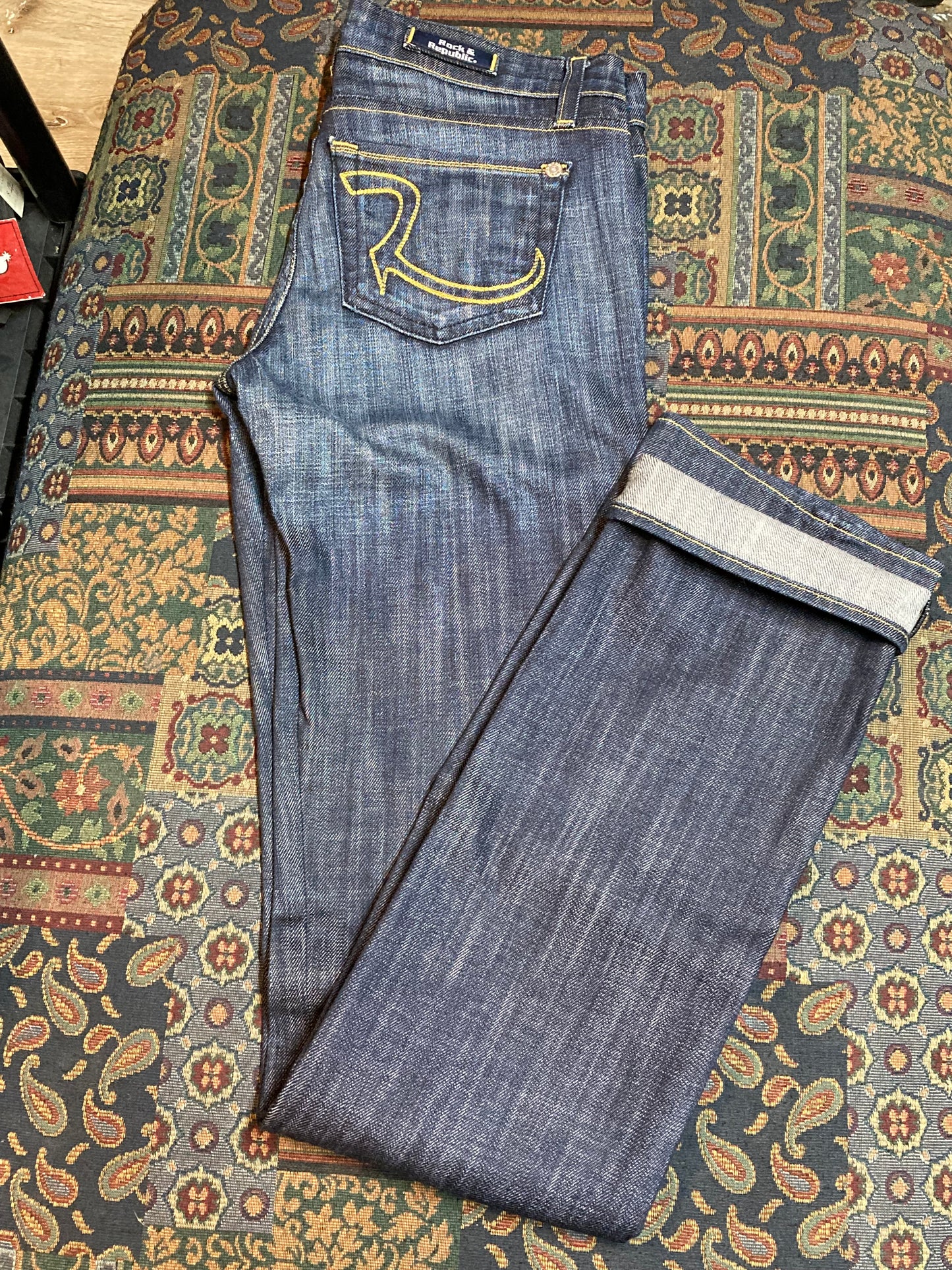 Kingspier Vintage - Rock and Republic Denim Jeans - 30”x34”
Low rise
Straight leg
Dark wash
98% Cotton/ 2% Lycra
Made in USA