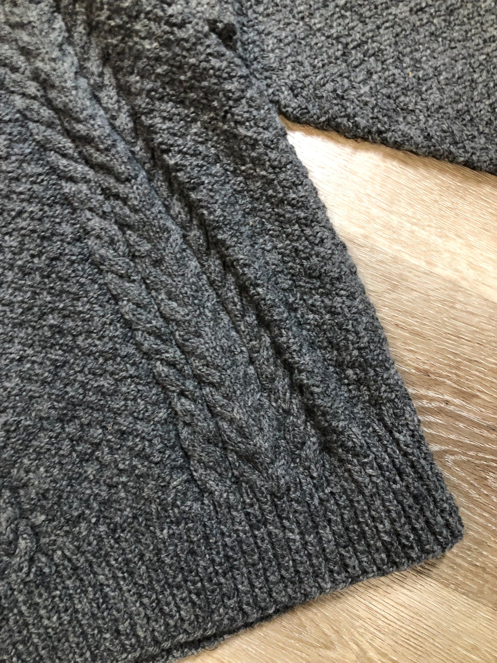 Kingspier Vintage - Vintage Heritage Crafts hand-knit grey wool crewneck sweater.
Made in Nova Scotia, Canada.
Size medium.