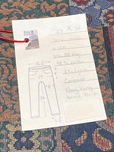 Kingspier Vintage - Union Denim Jeans - 27”x34
”
Size 28 regular

Low rise

Flared leg

Dark wash

Unique pocket details

98% Cotton/ 2% Lycra

Made in USA