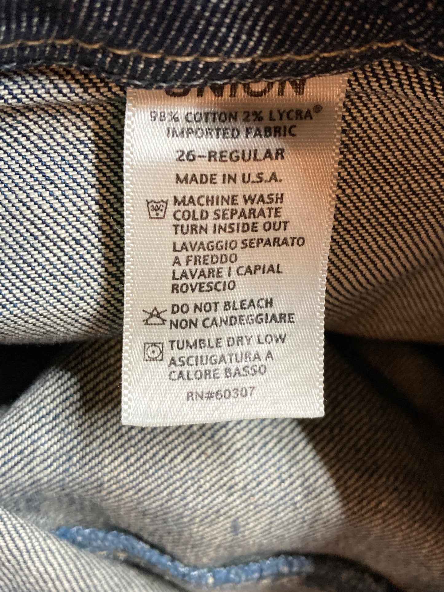 Kingspier Vintage - Union Denim Jeans - 27”x34
”
Size 28 regular
Low rise
Flared leg
Dark wash
Unique pocket details
98% Cotton/ 2% Lycra
Made in USA