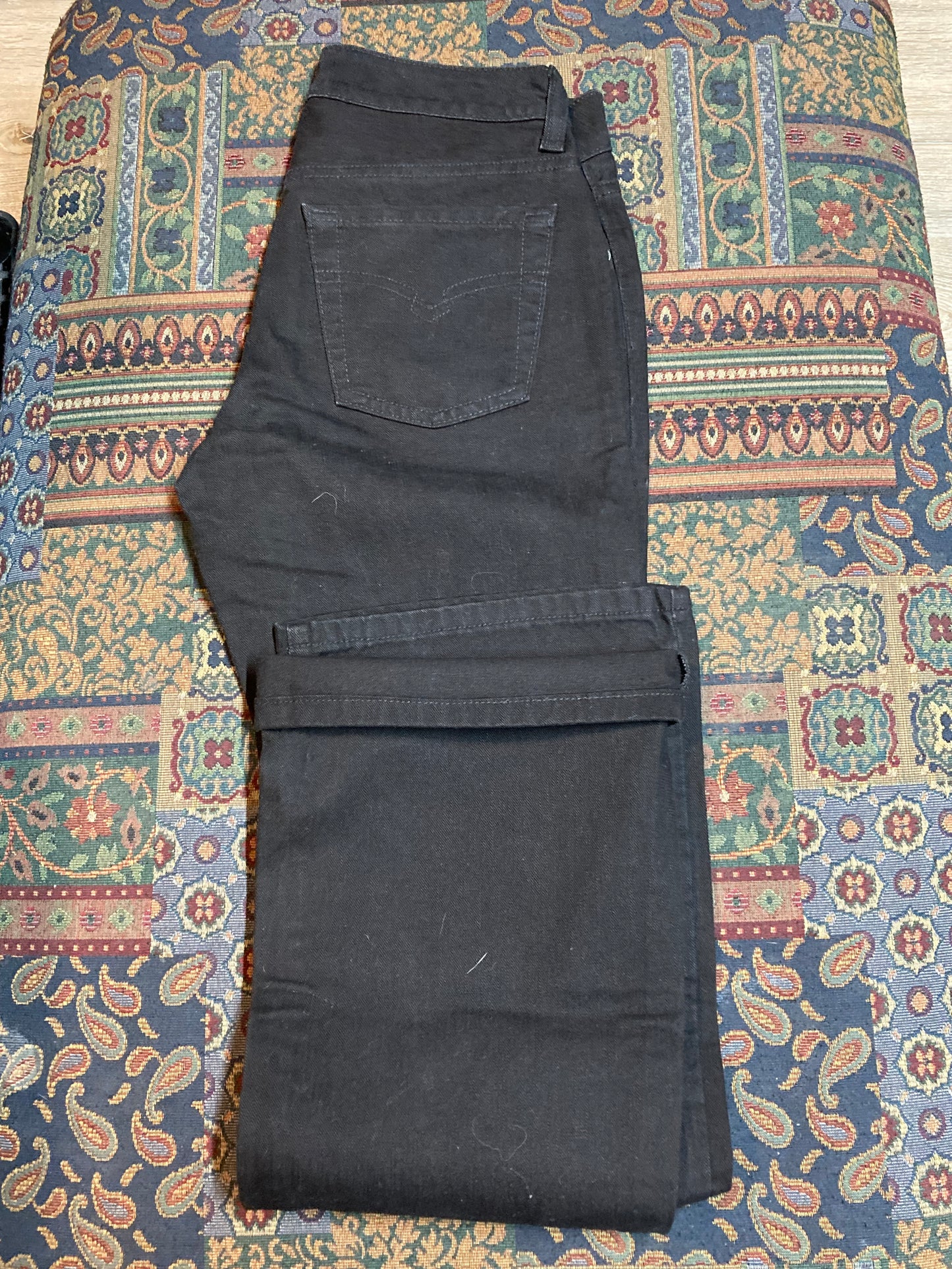 Kingspier Vintage - Halogen Denim Jeans - 26”x29”
Size 0
Zip fly
Low rise
Slight flare
Black wash
100% Cotton
Made in Canada