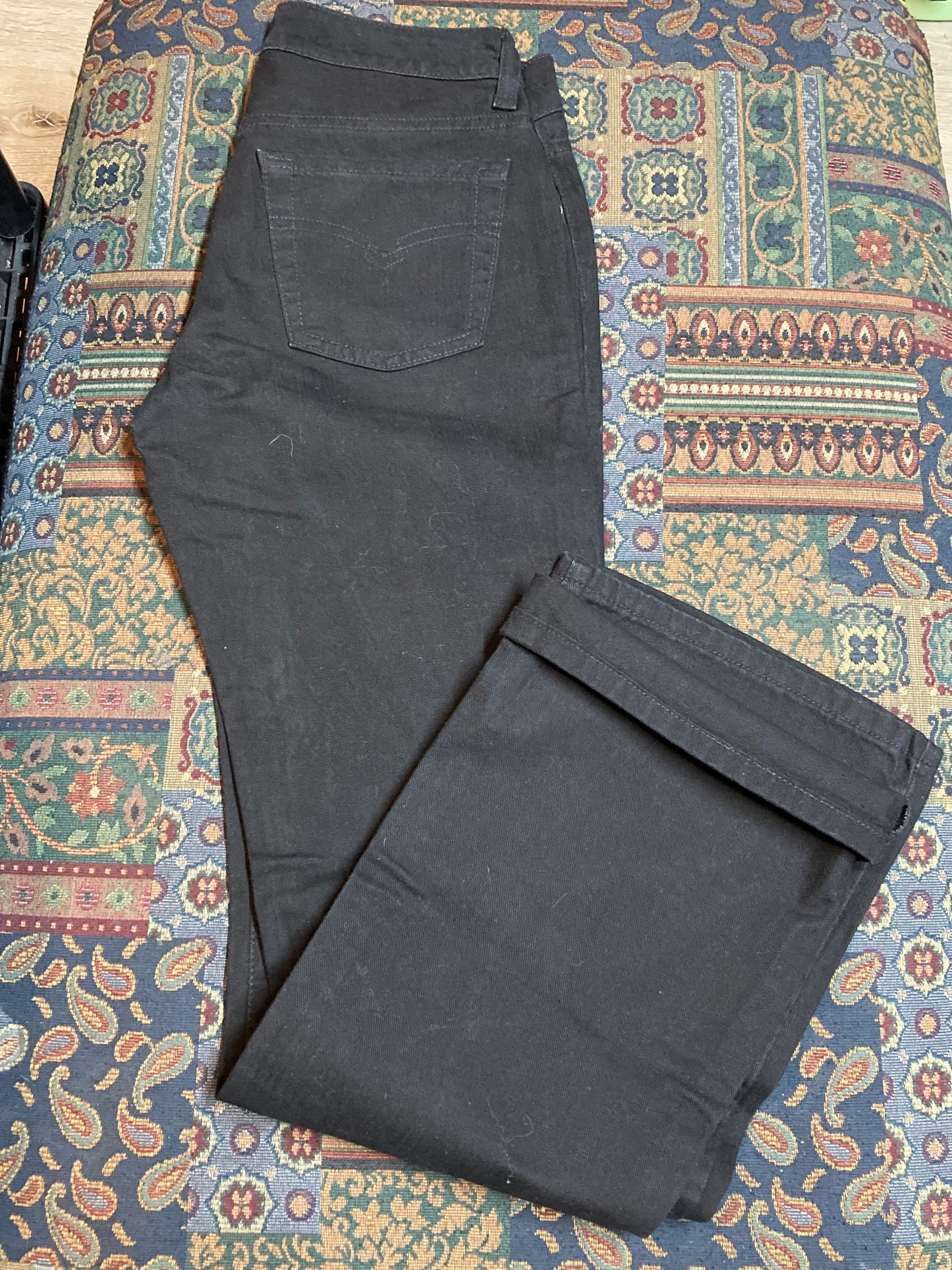Kingspier Vintage - Halogen Denim Jeans - 26”x29”
Size 0
Zip fly
Low rise
Slight flare
Black wash
100% Cotton
Made in Canada