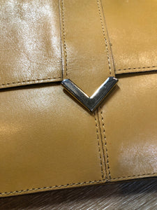 Kingspier Vintage - Tan leather clutch with brass hardware and snap closure. 
