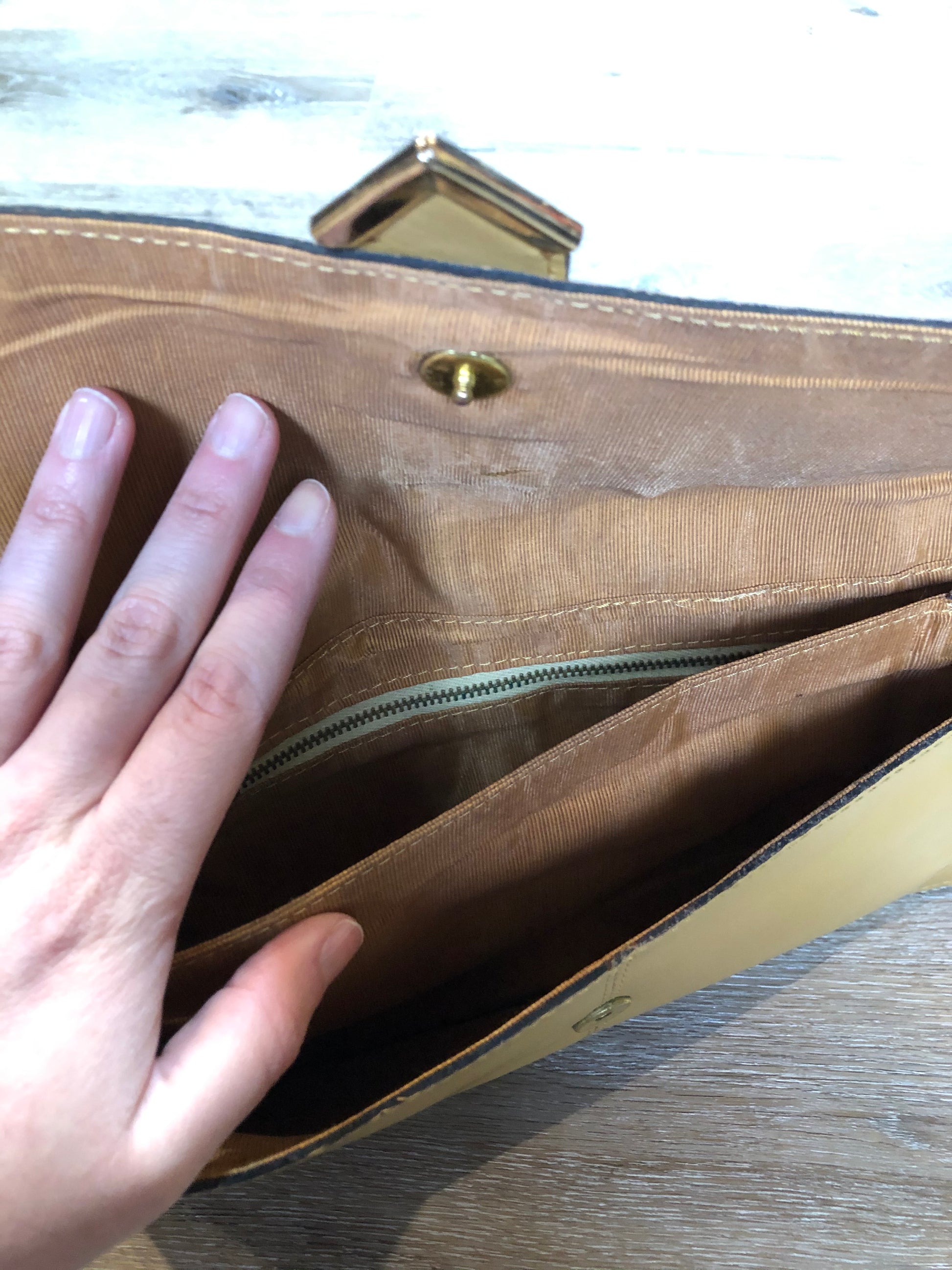 Kingspier Vintage - Tan leather clutch with brass hardware and snap closure.