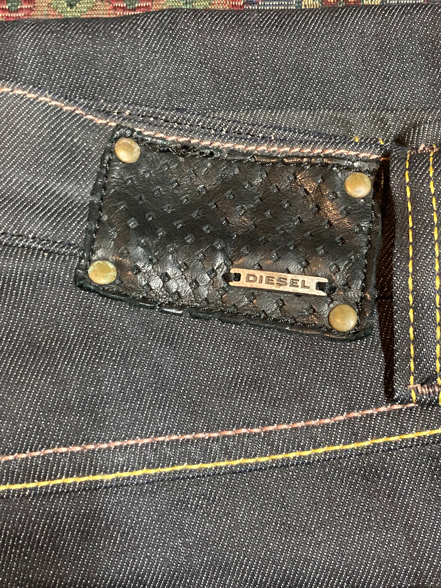 Kingspier Vintage - Diesel Black Denim Jeans - 24”x32”
Size 24
High rise
Skinny leg
Black wash
Stretch denim
98% Cotton/ 2% Elastane
Made in Italy