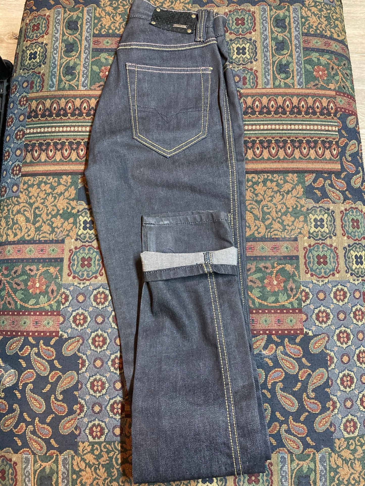 Kingspier Vintage - Diesel Black Denim Jeans - 24”x32”
Size 24
High rise
Skinny leg
Black wash
Stretch denim
98% Cotton/ 2% Elastane
Made in Italy