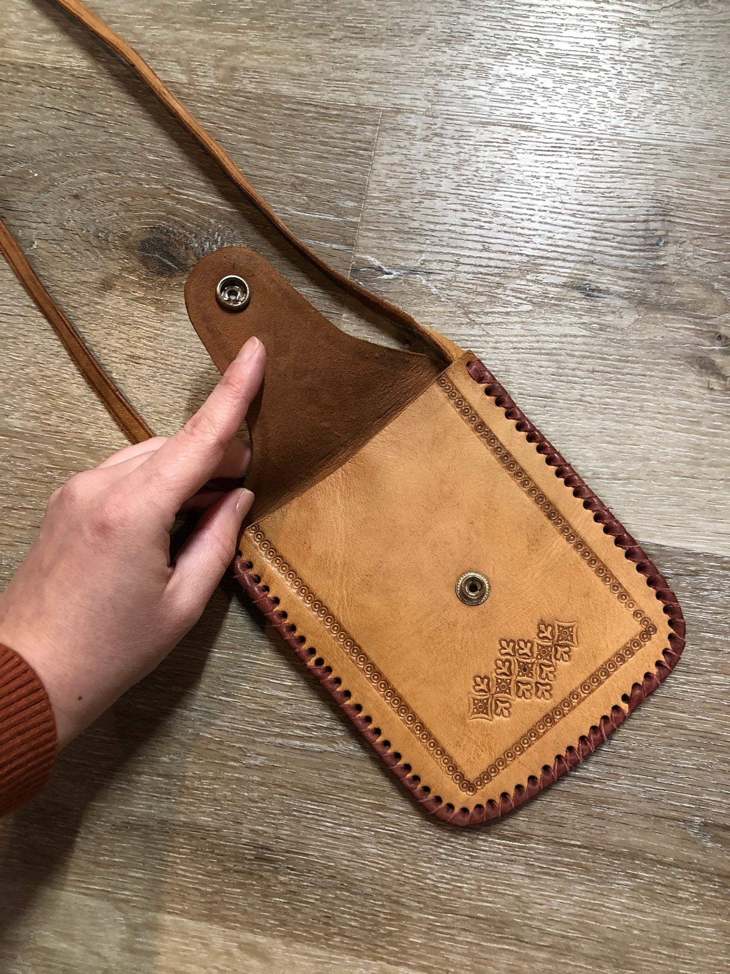 Kingspier Vintage - Small tan leather crossbody pouch with snap front closure, leather stitching and decorative tooling.