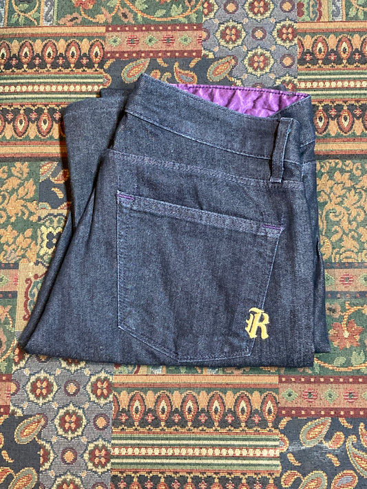 Kingspier Vintage - Rich and Skinny Denim Jeans - 28”x30”
Size 29
Low rise
Straight leg
Dark wash
98% Cotton/ 2% Elastane
Made in USA
