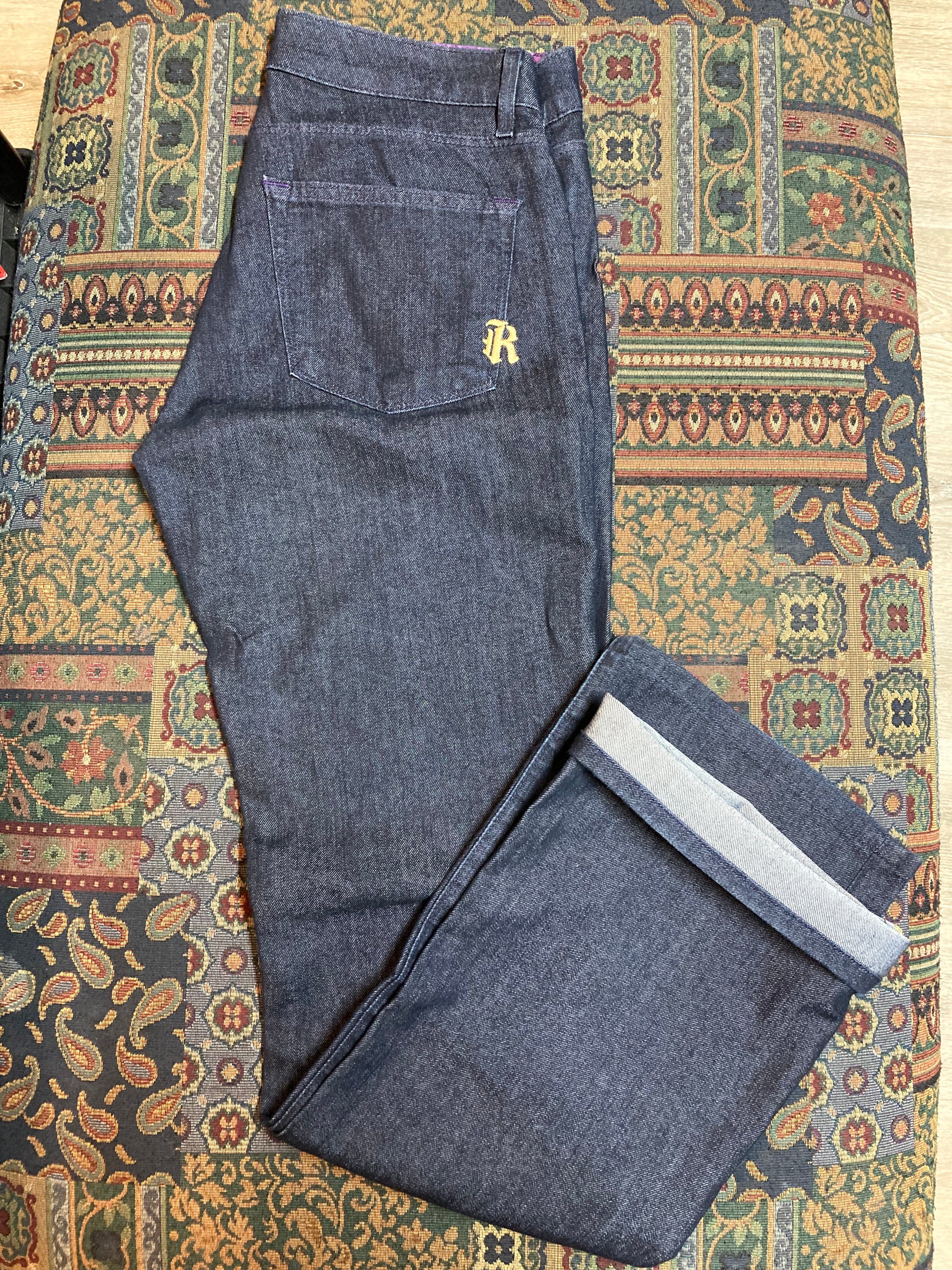 Kingspier Vintage - Rich and Skinny Denim Jeans - 28”x30”
Size 29
Low rise
Straight leg
Dark wash
98% Cotton/ 2% Elastane
Made in USA