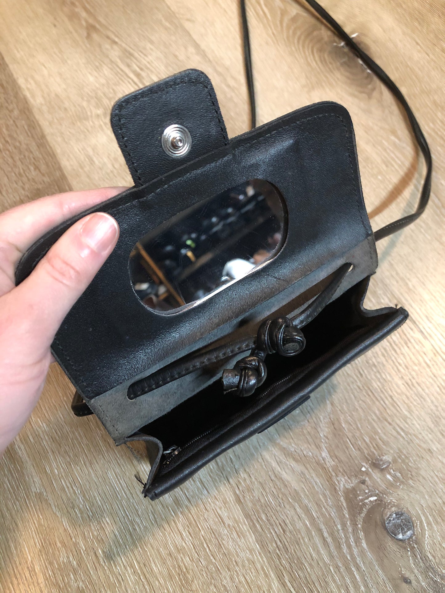 Kingspier Vintage - Small black leather crossbody bag with
two inside compartments and a small inside mirror.
Length - 6.5”
Width - 2”
Height - 5”
Strap - 45”
This purse is in great condition.