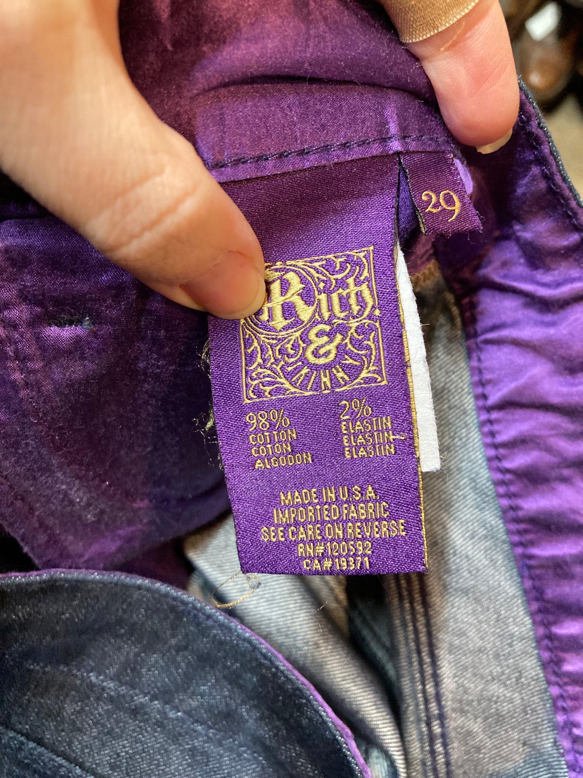 Kingspier Vintage - Rich and Skinny Denim Jeans - 28”x30”
Size 29
Low rise
Straight leg
Dark wash
98% Cotton/ 2% Elastane
Made in USA