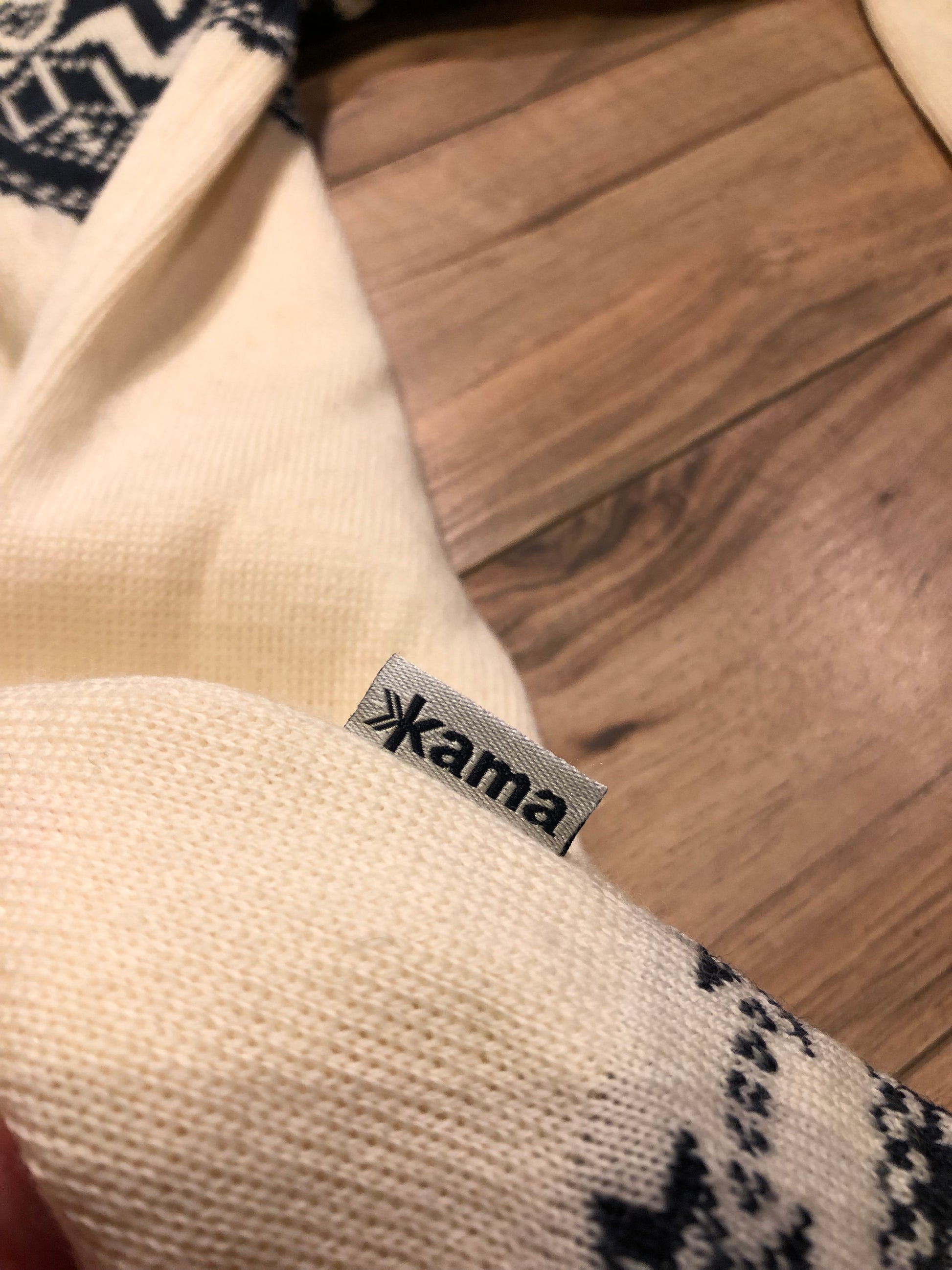 Kingspier Vintage - Vintage Kama quarter zip 100% fine merino wool sweater.
Made in the Czech Republic.
Size large.