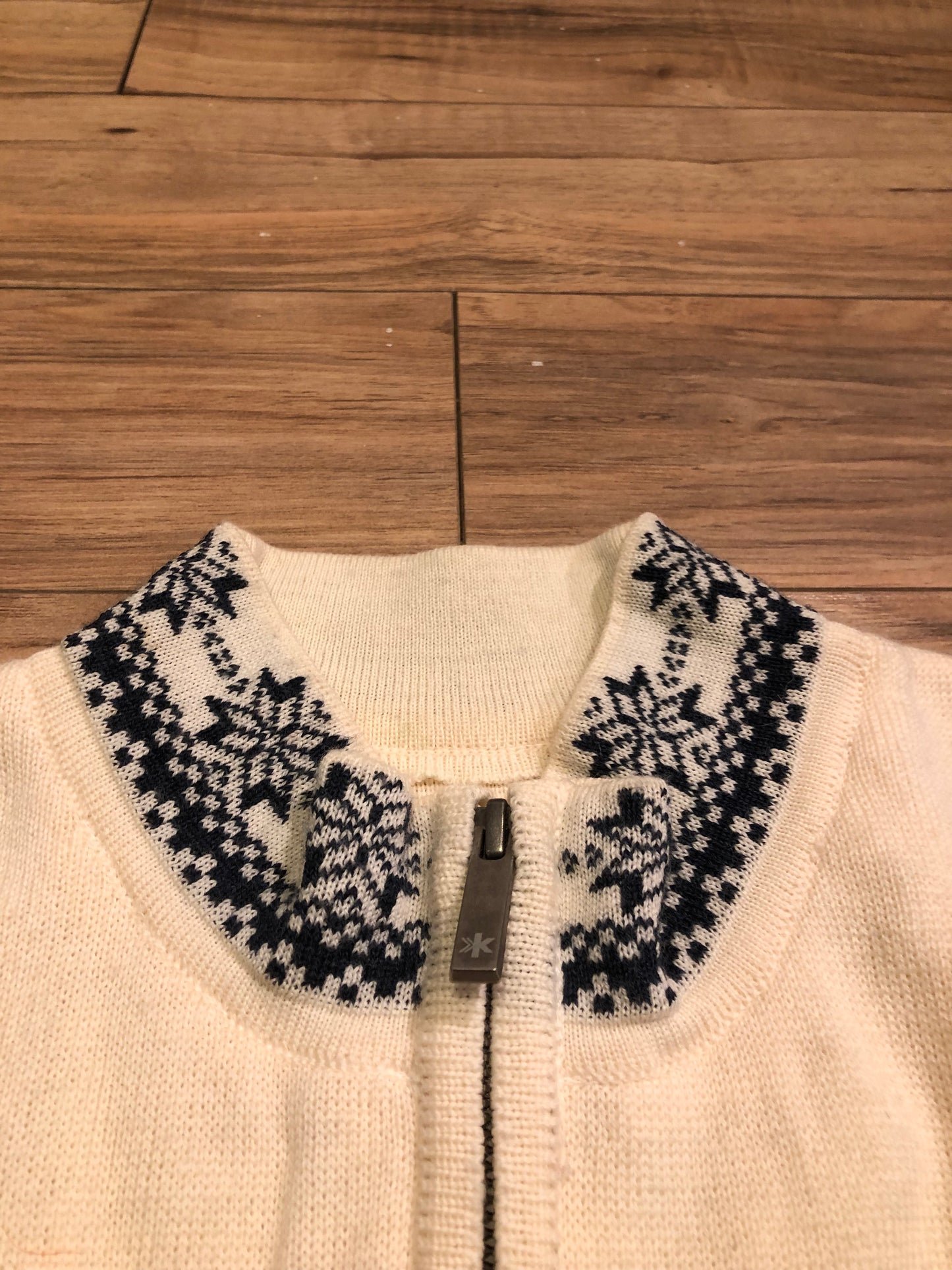 Kingspier Vintage - Vintage Kama quarter zip 100% fine merino wool sweater.
Made in the Czech Republic.
Size large.