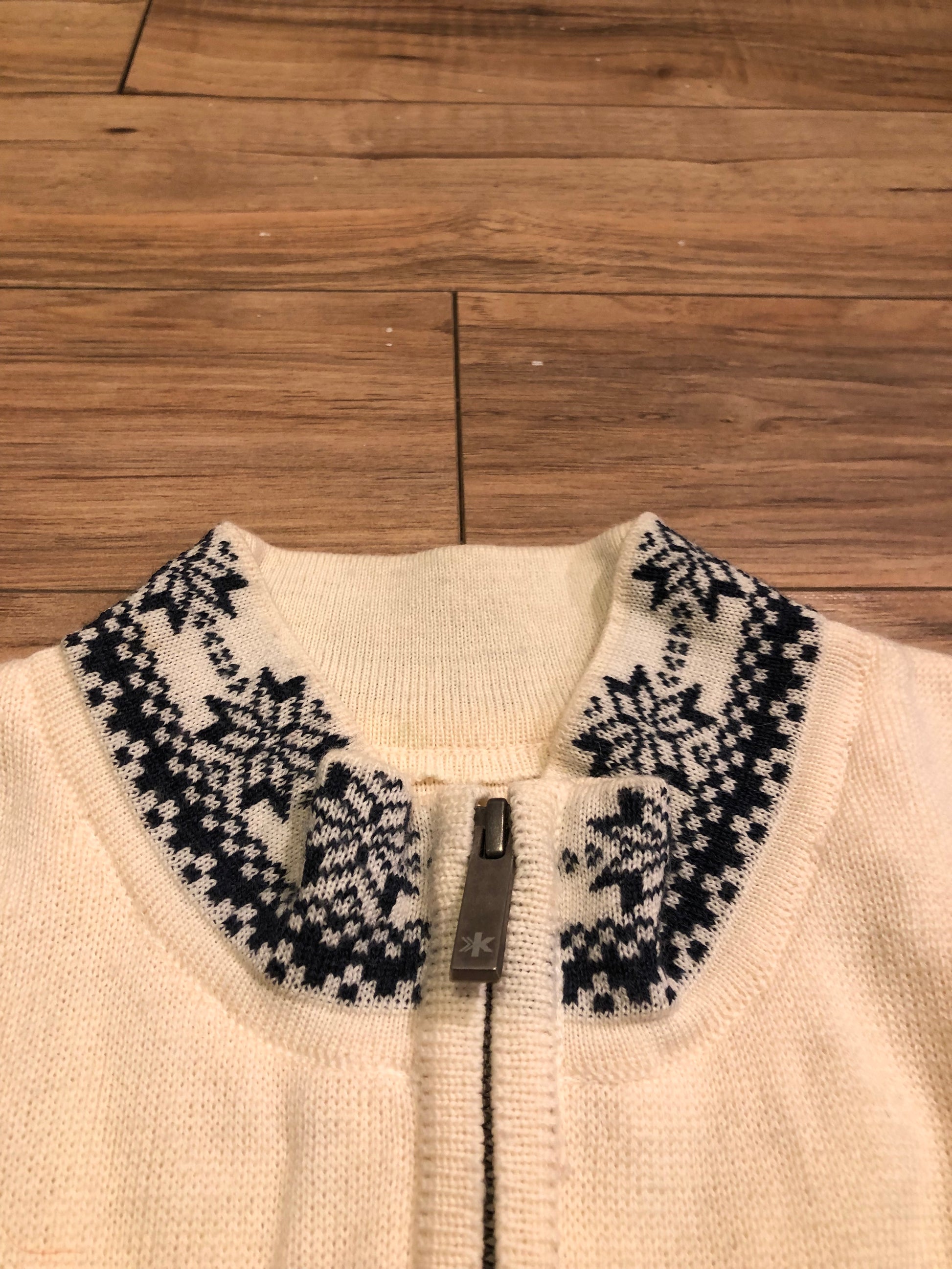 Kingspier Vintage - Vintage Kama quarter zip 100% fine merino wool sweater.
Made in the Czech Republic.
Size large.