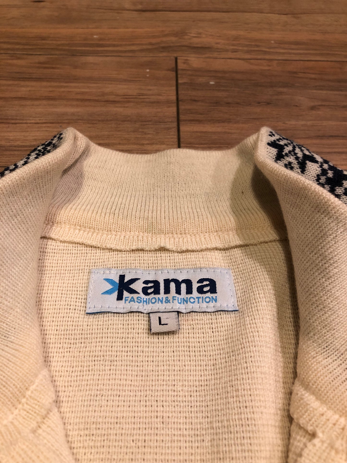 Kingspier Vintage - Vintage Kama quarter zip 100% fine merino wool sweater.
Made in the Czech Republic.
Size large.