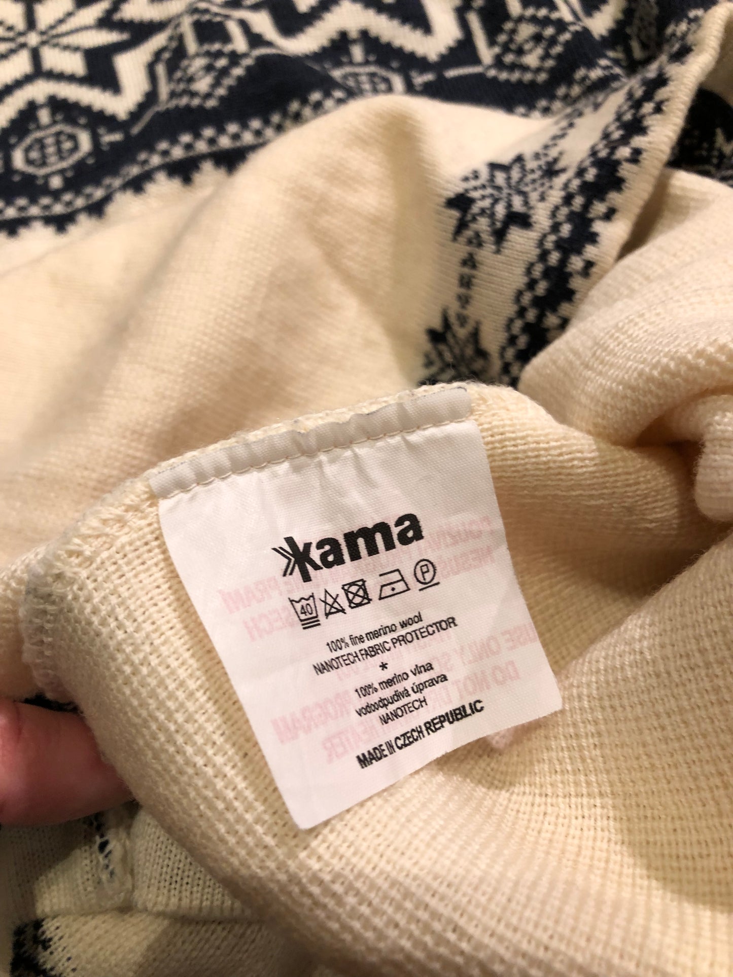 Kingspier Vintage - Vintage Kama quarter zip 100% fine merino wool sweater.
Made in the Czech Republic.
Size large.