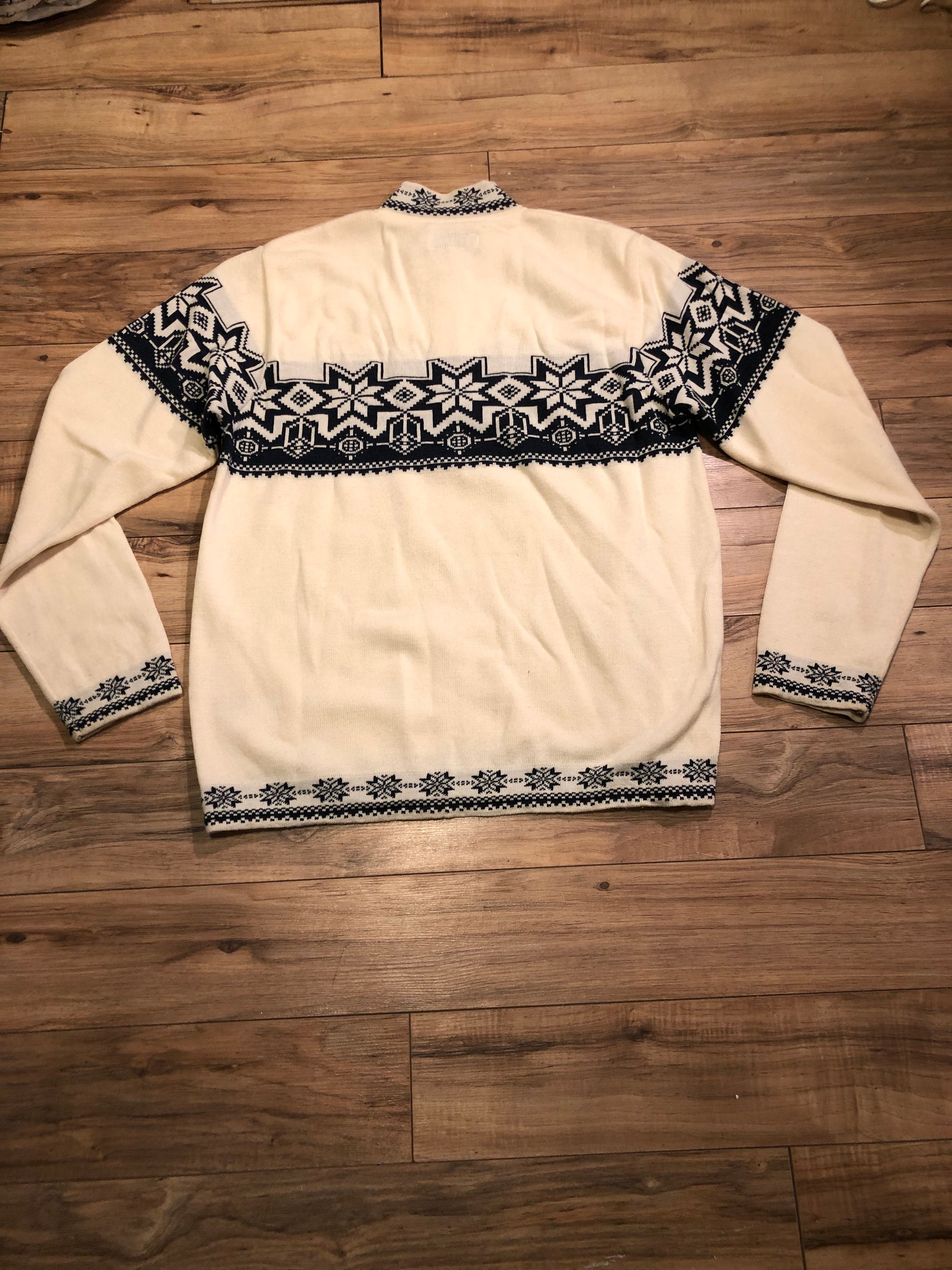 Kingspier Vintage - Vintage Kama quarter zip 100% fine merino wool sweater.
Made in the Czech Republic.
Size large.