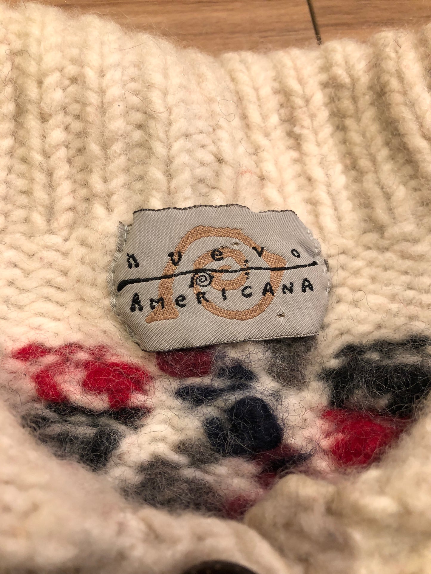 Kingspier Vintage - Vintage Nuevo Americana hand-knit quarter button wool sweater with coconut buttons.
Made in china.
Size medium/ large.